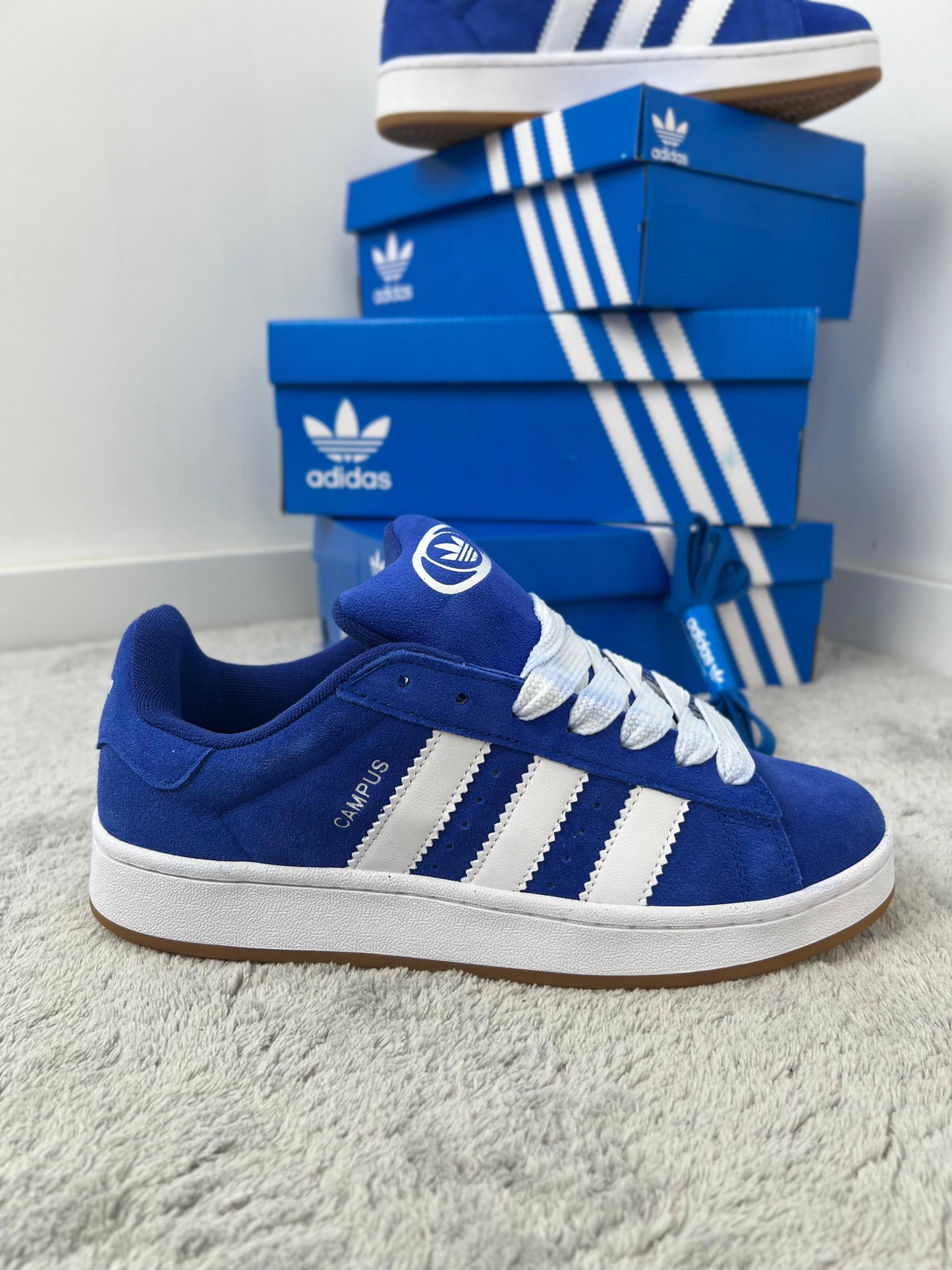 Adidas campus azul logo blanco