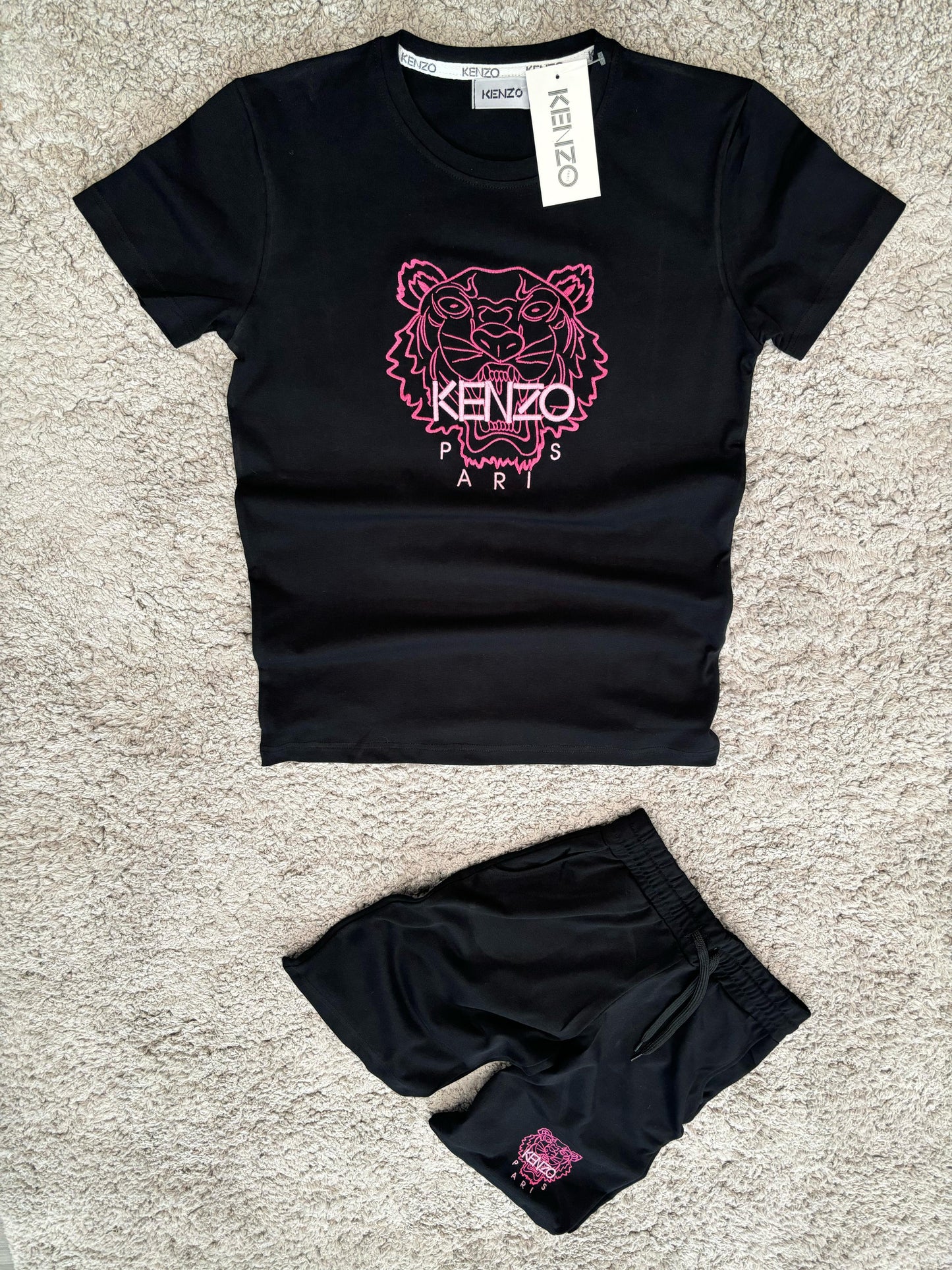 Conjuntocorto kenzo negro logo rosa y blanco