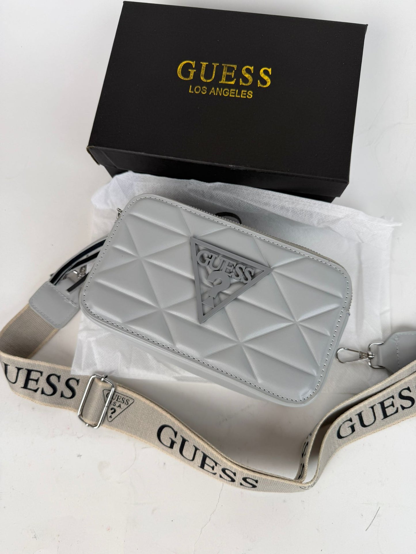 Bolso Guess gris logo negro