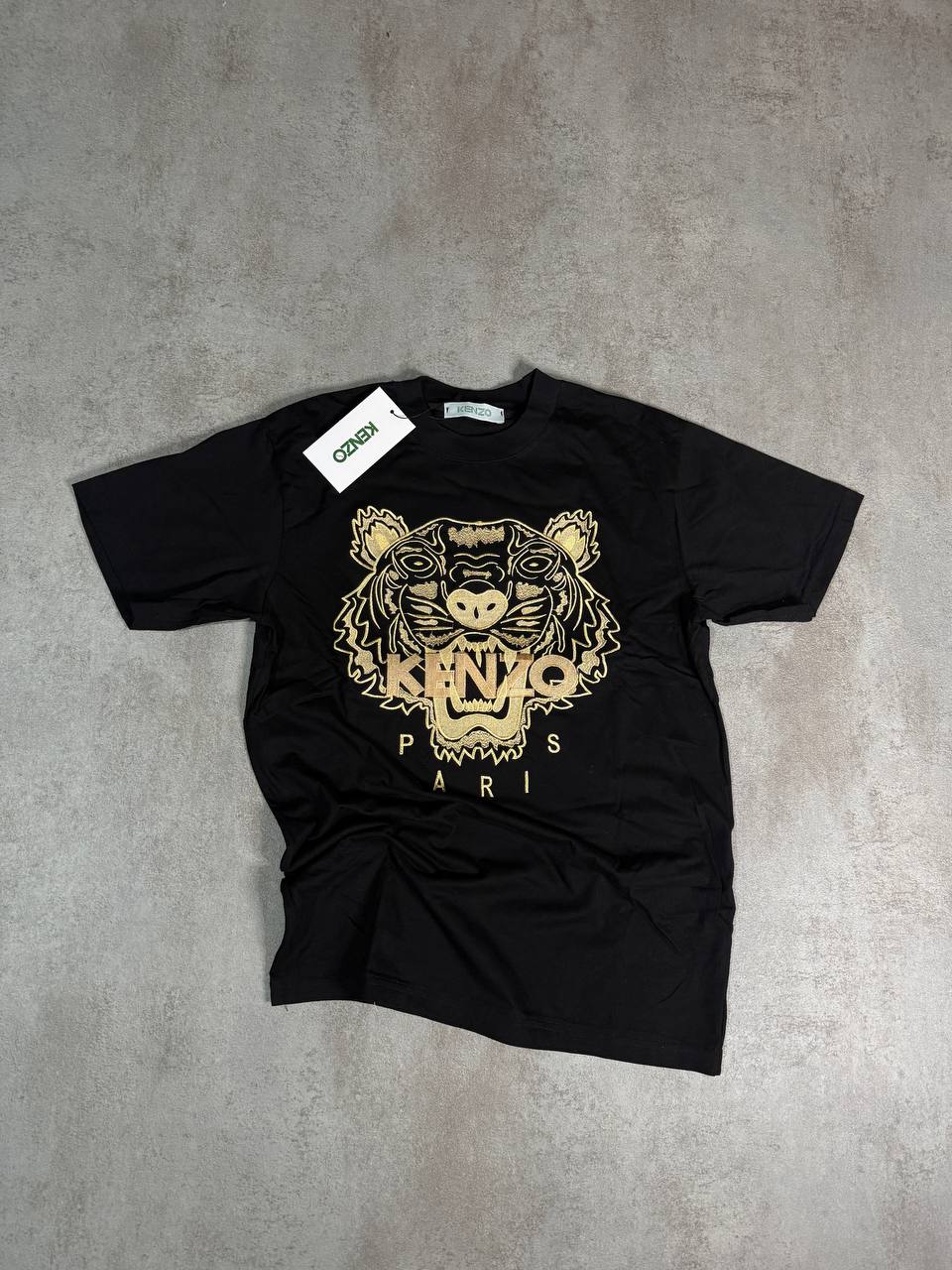 Camiseta Kenzo negro logo dorado