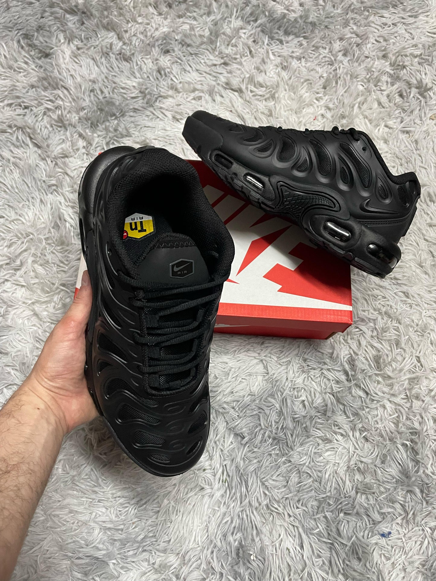 NIKE TN PLUS DRIFT NEGRAS