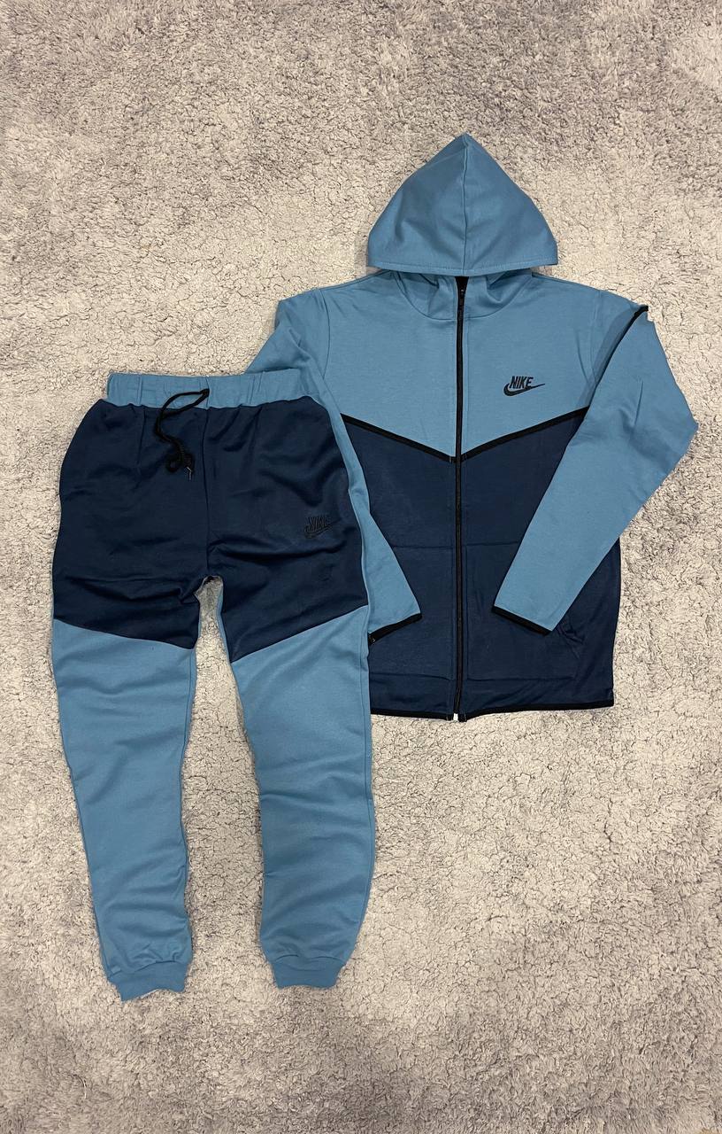 Nike Tech azul cielo y azul marino logo negro lineas negras