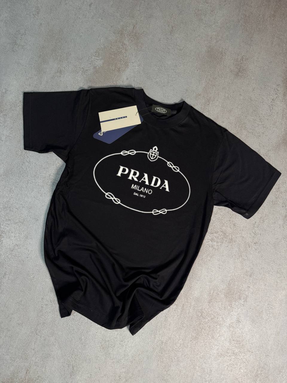 Camiseta Prada negro logo blanco