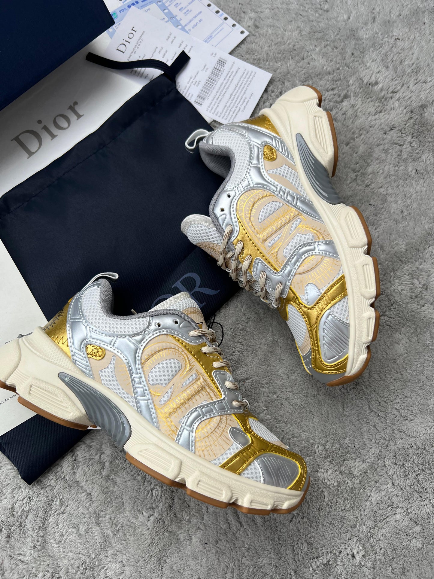 DIOR CHRONO blancas y dorados detalles plateados