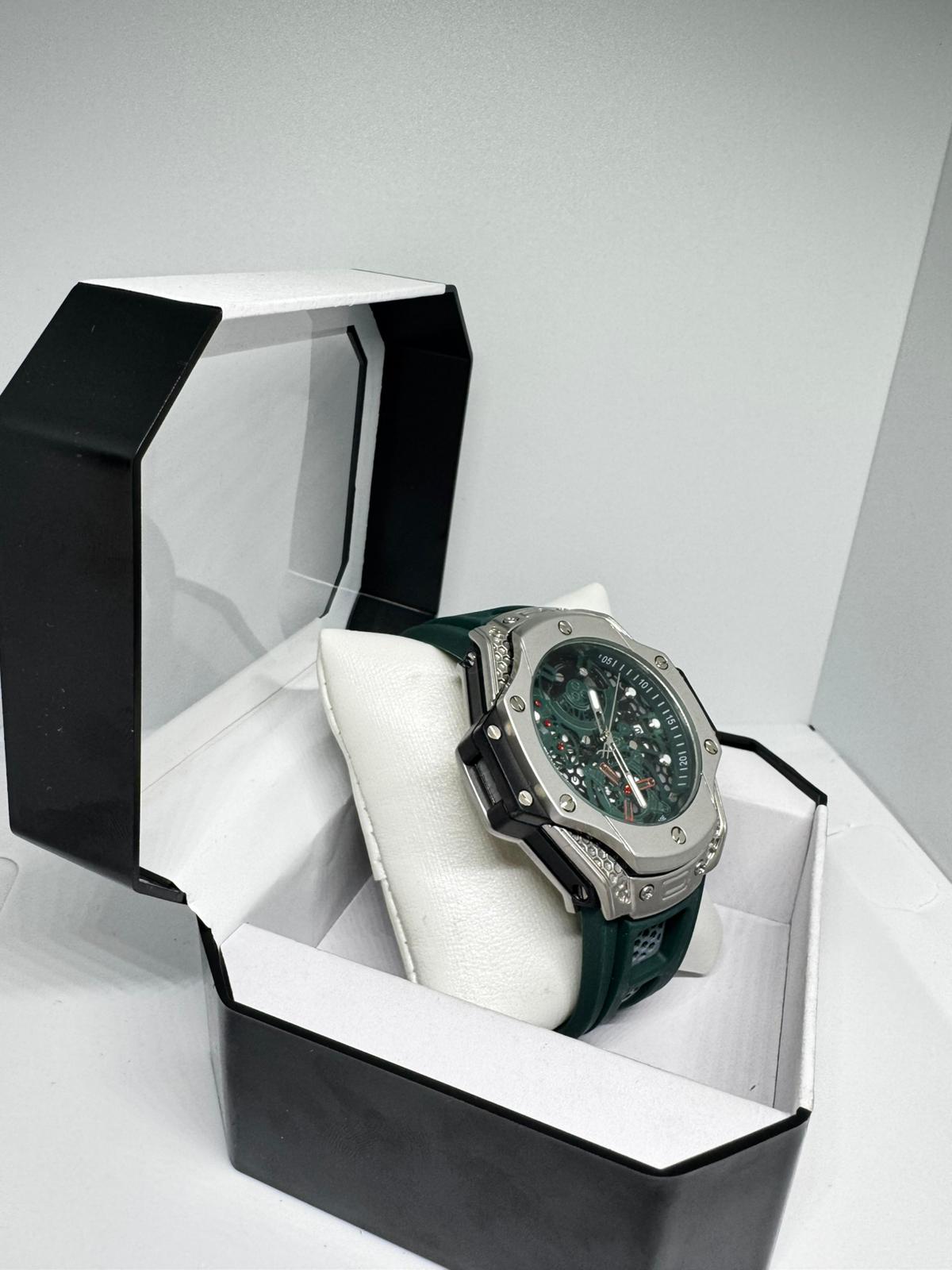 RELOJ HUBLOT NEGRO Y PLATEADO CORREA VERDE