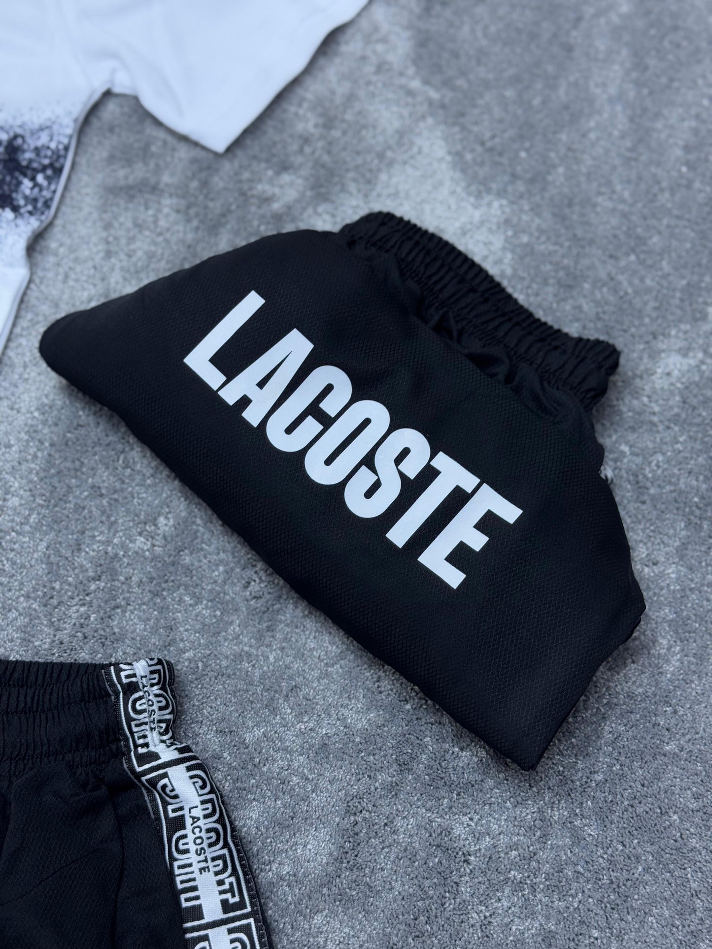 Conjunto corto lacoste blanco logo verde detalles negros