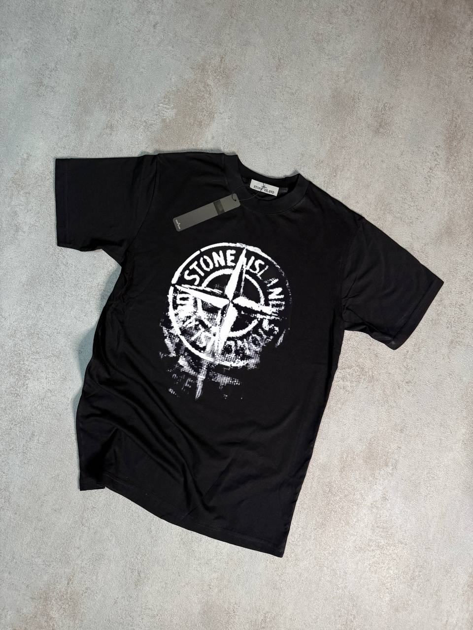 Camiseta Stone Island negro logo blanco desgastado