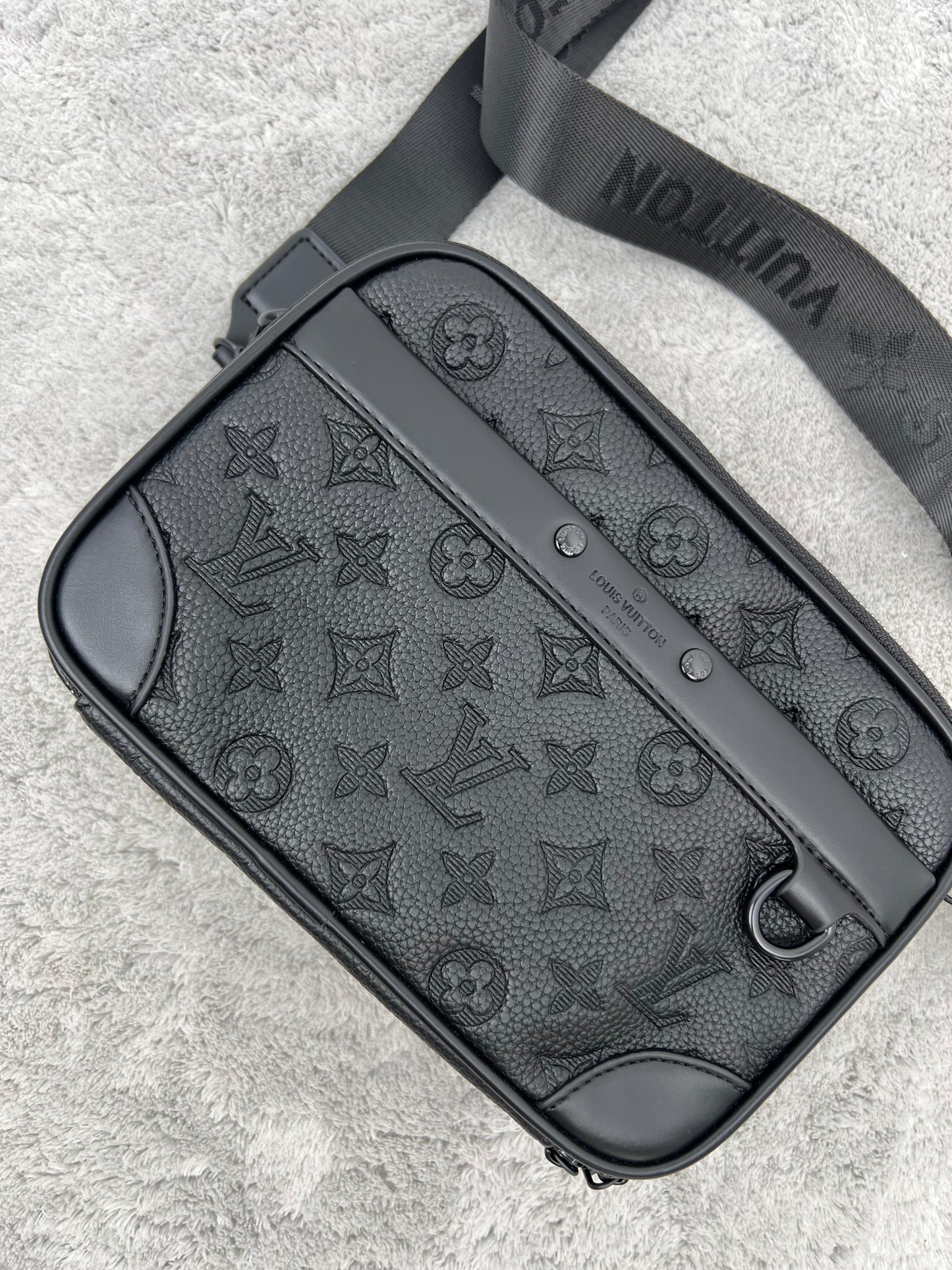 BANDOLERA LV negra logos grandes