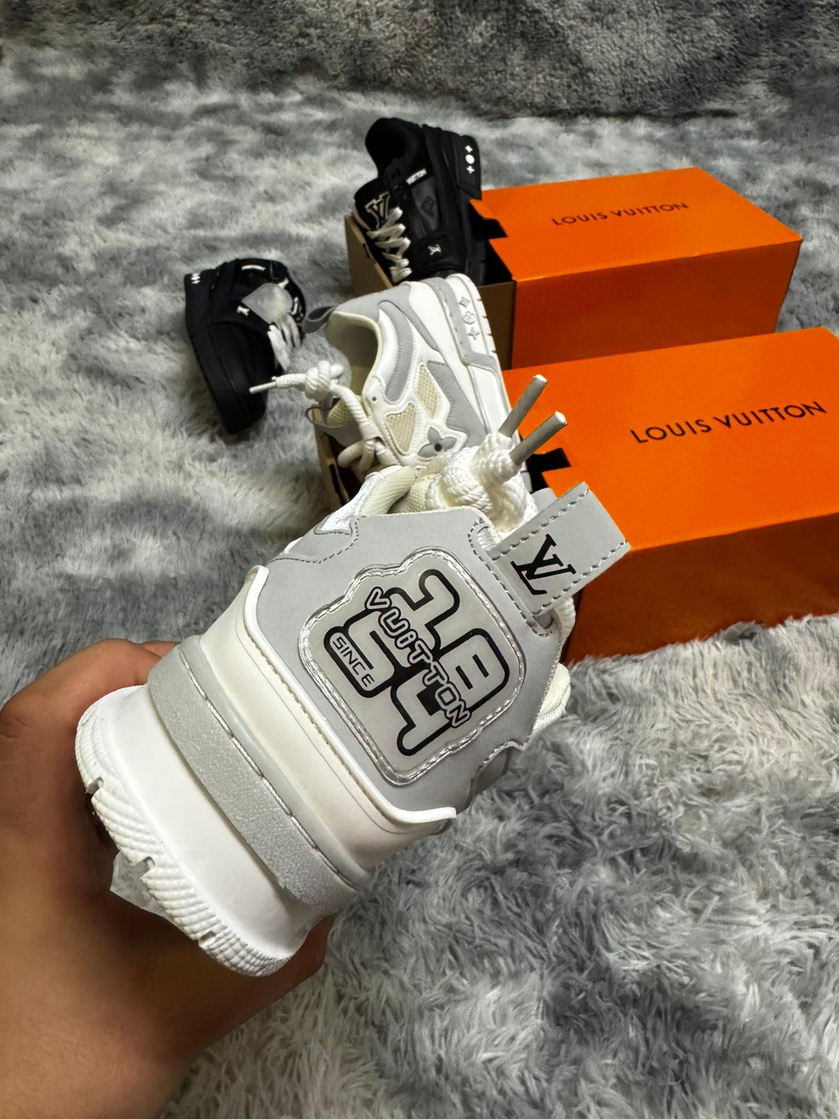 LV skate blancas y grises