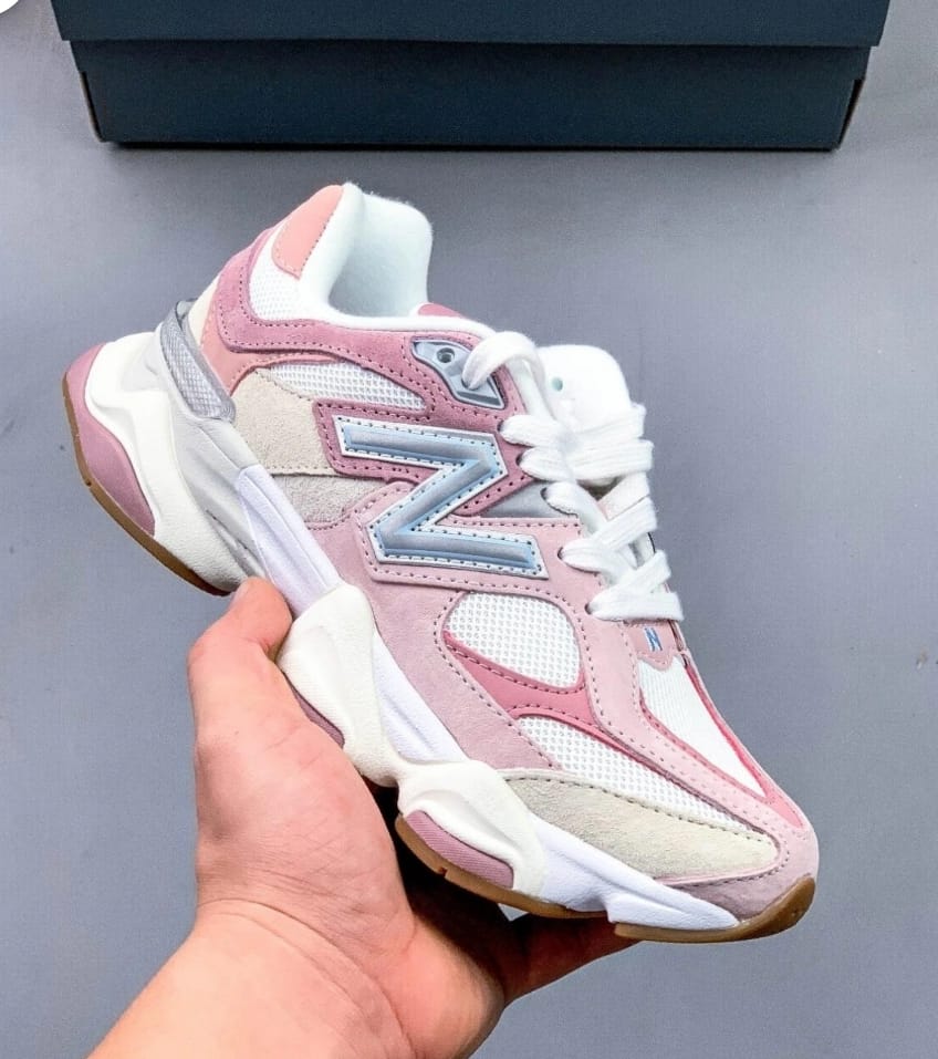 NEW BALANCE 9060 rosas logo gris
