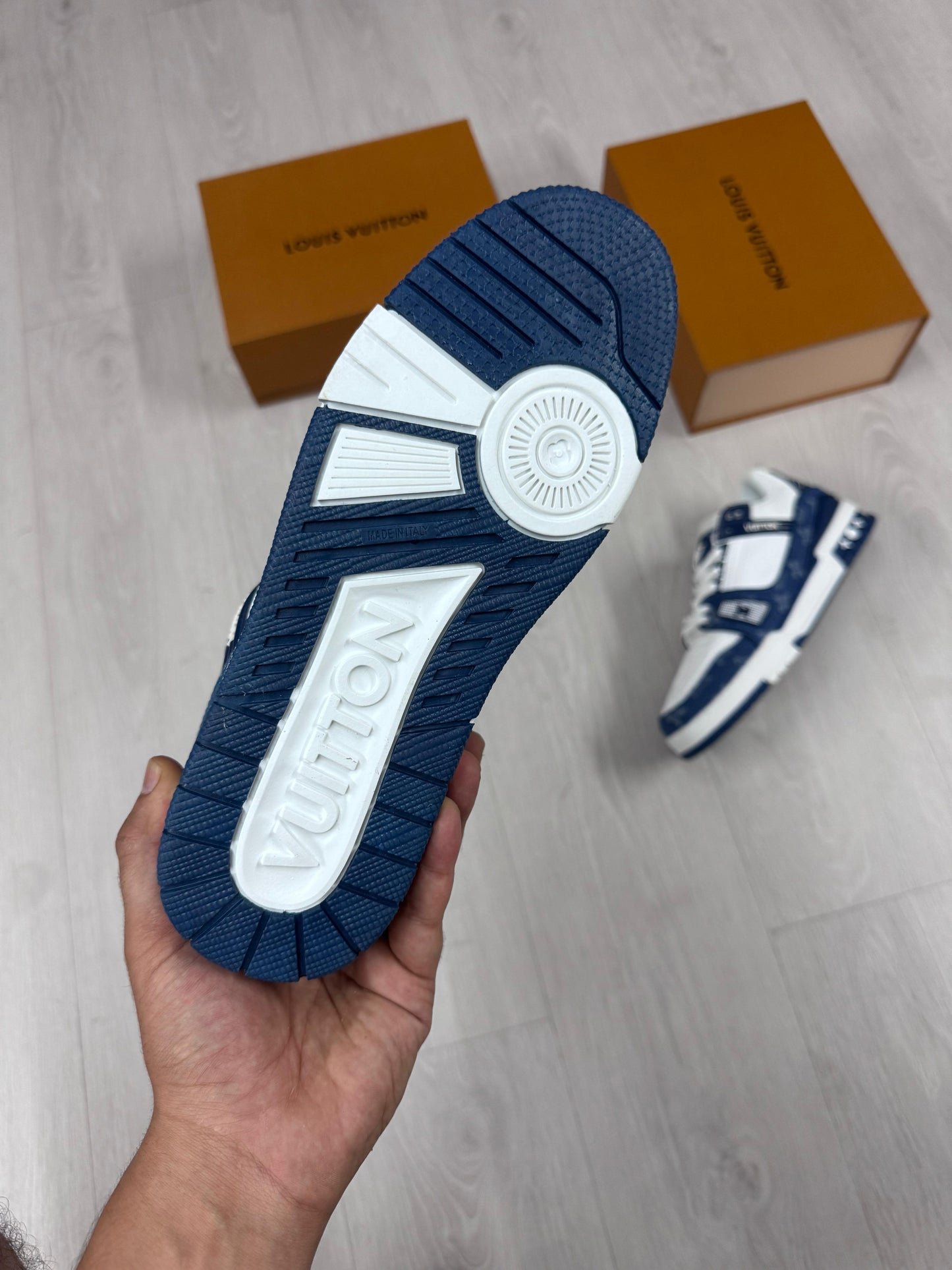 LV Trainer azules y blancas