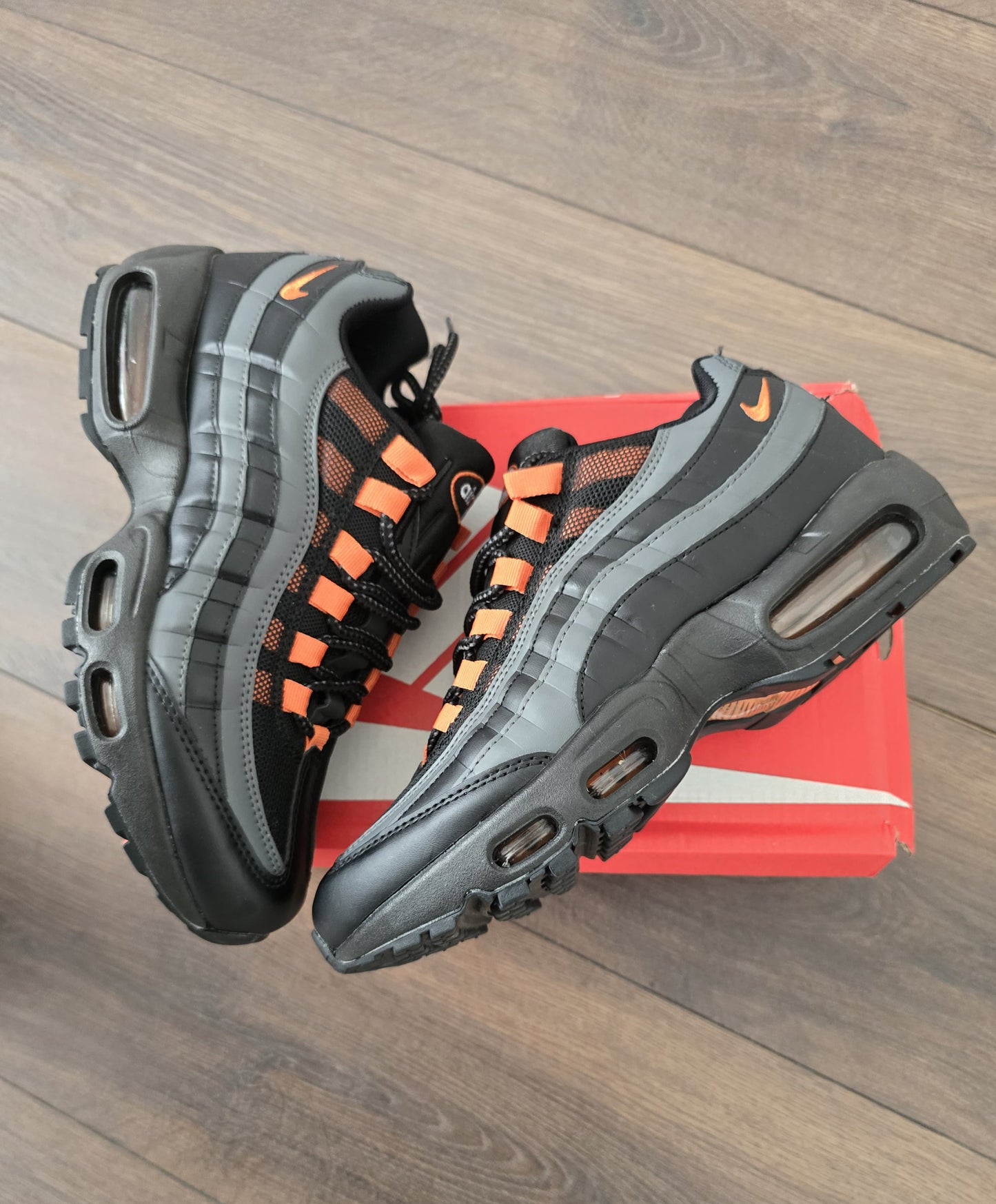 Air max 95 negra naranja