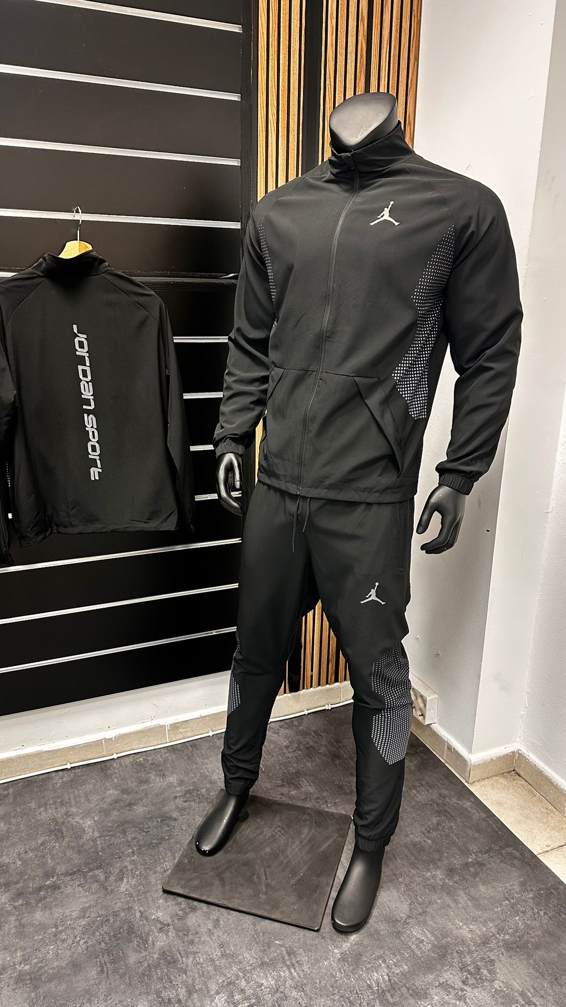 Chandal jordan negro logo blanco