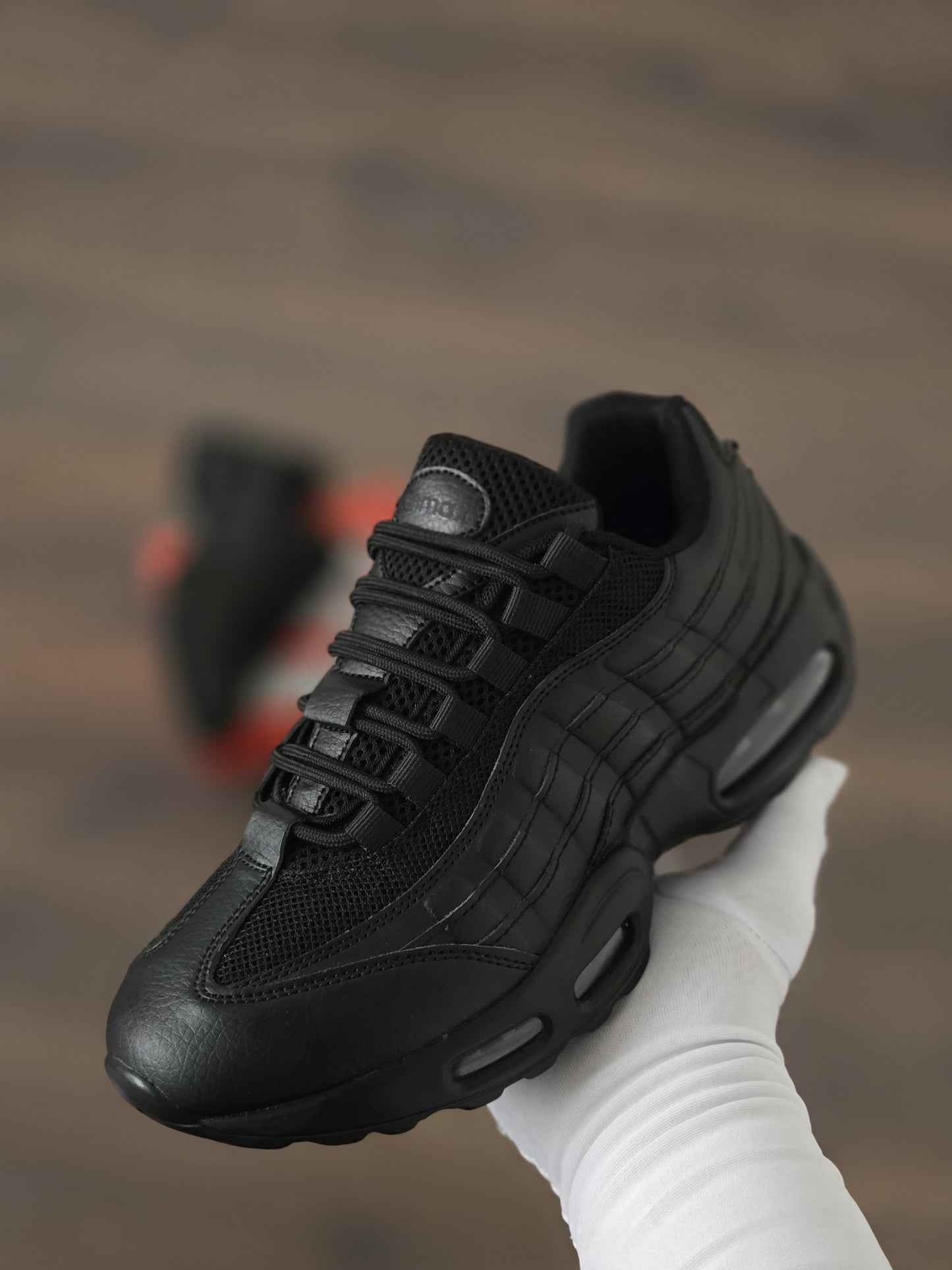 Air max 95 negra logo negro