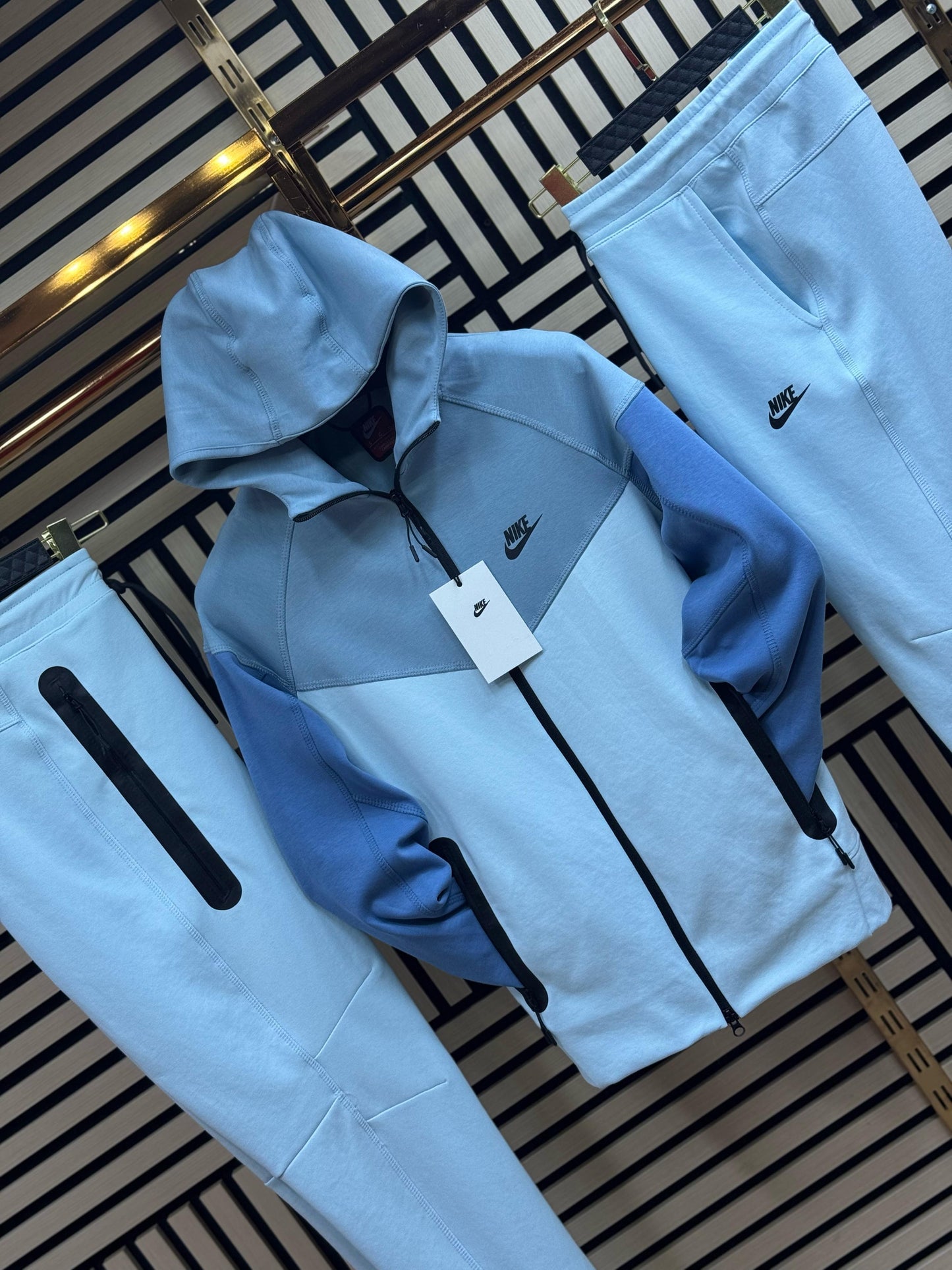 Chandal tech azul logo negro