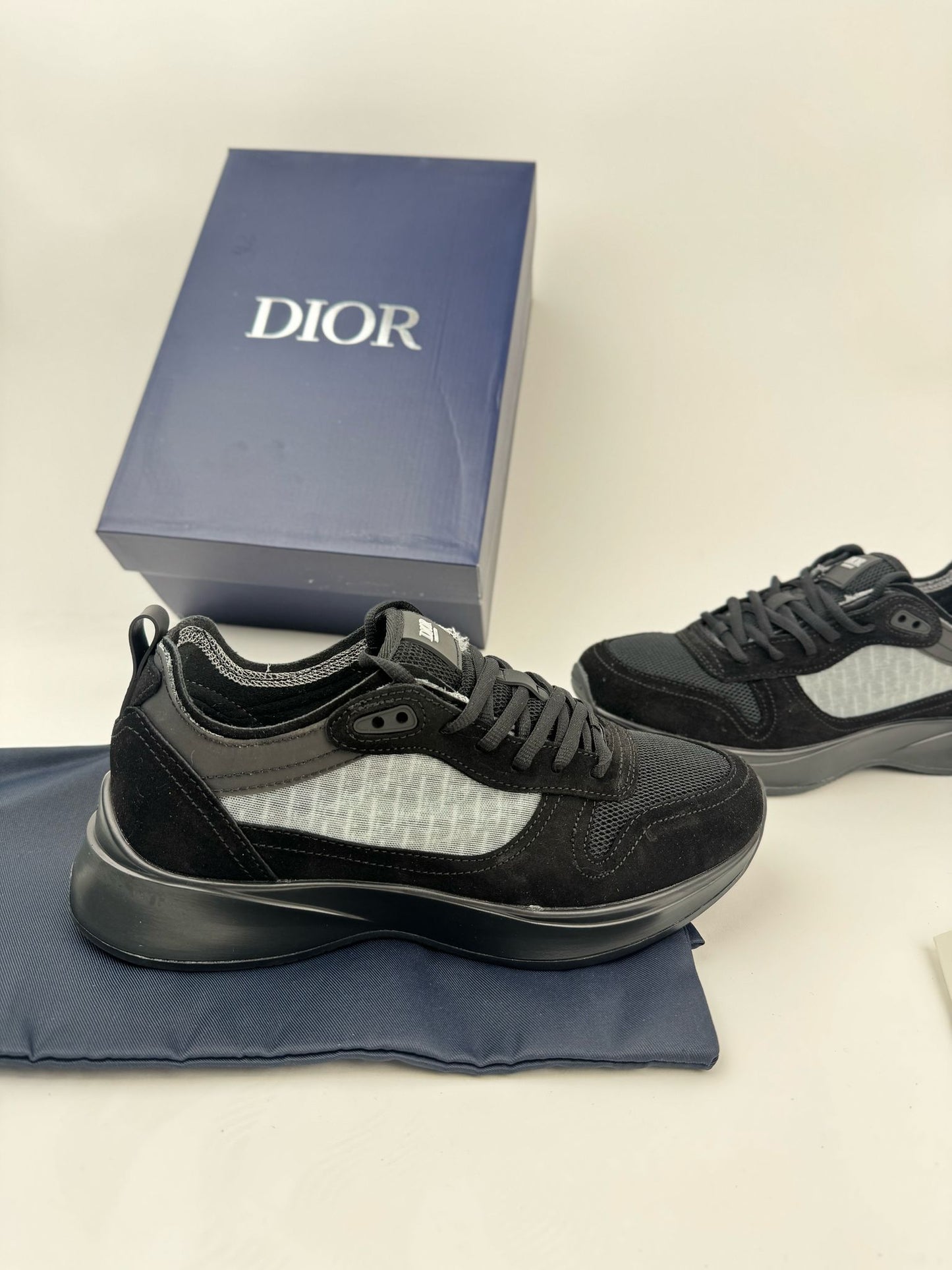 Dior b25 negras blancas y grises