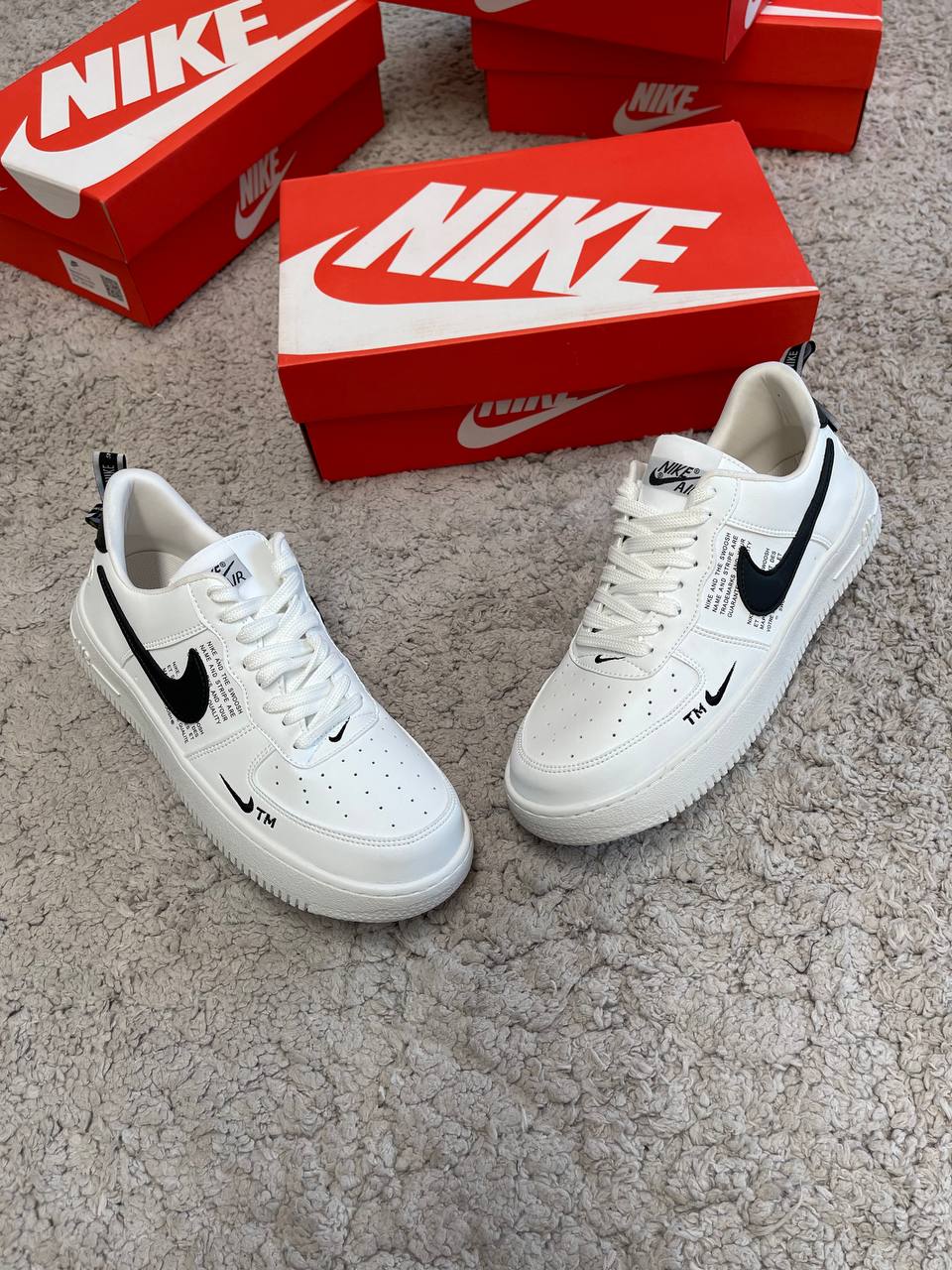 AIR FORCE 1 blancas logo negro detalles negros
