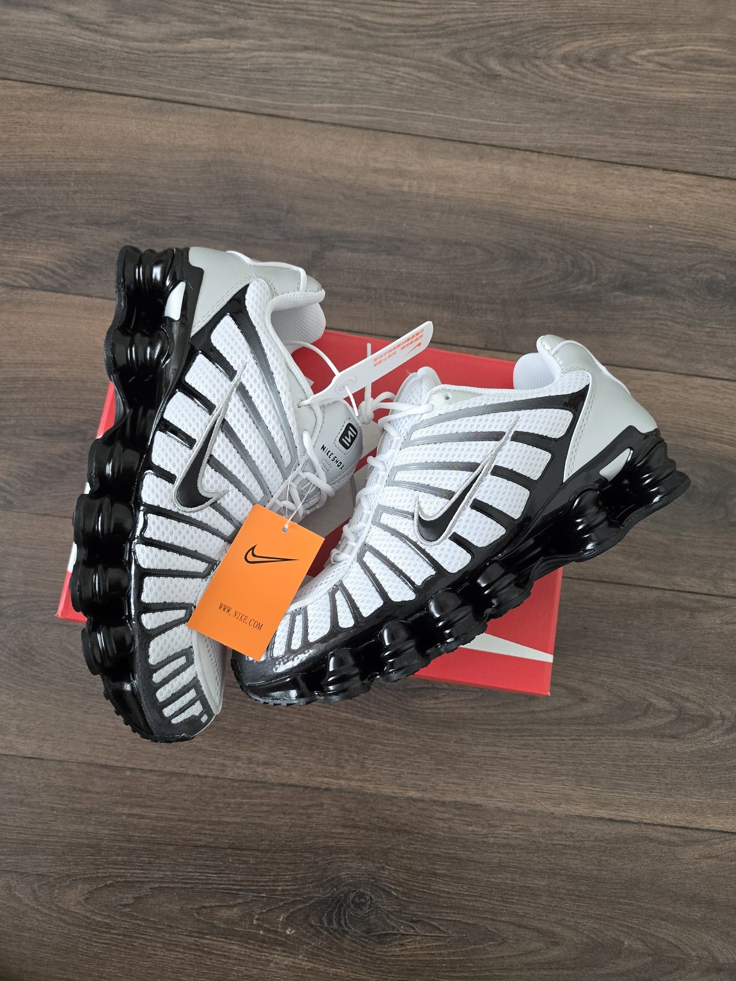 Shox blanca suela negra