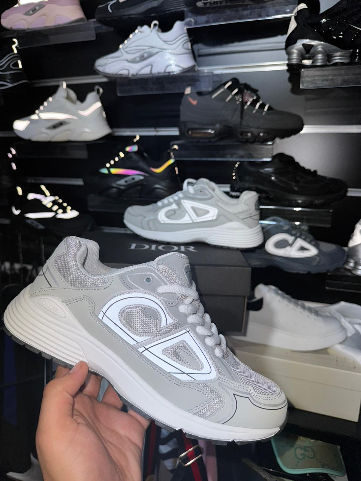 Dior b30 grises logo blanco contorno negro