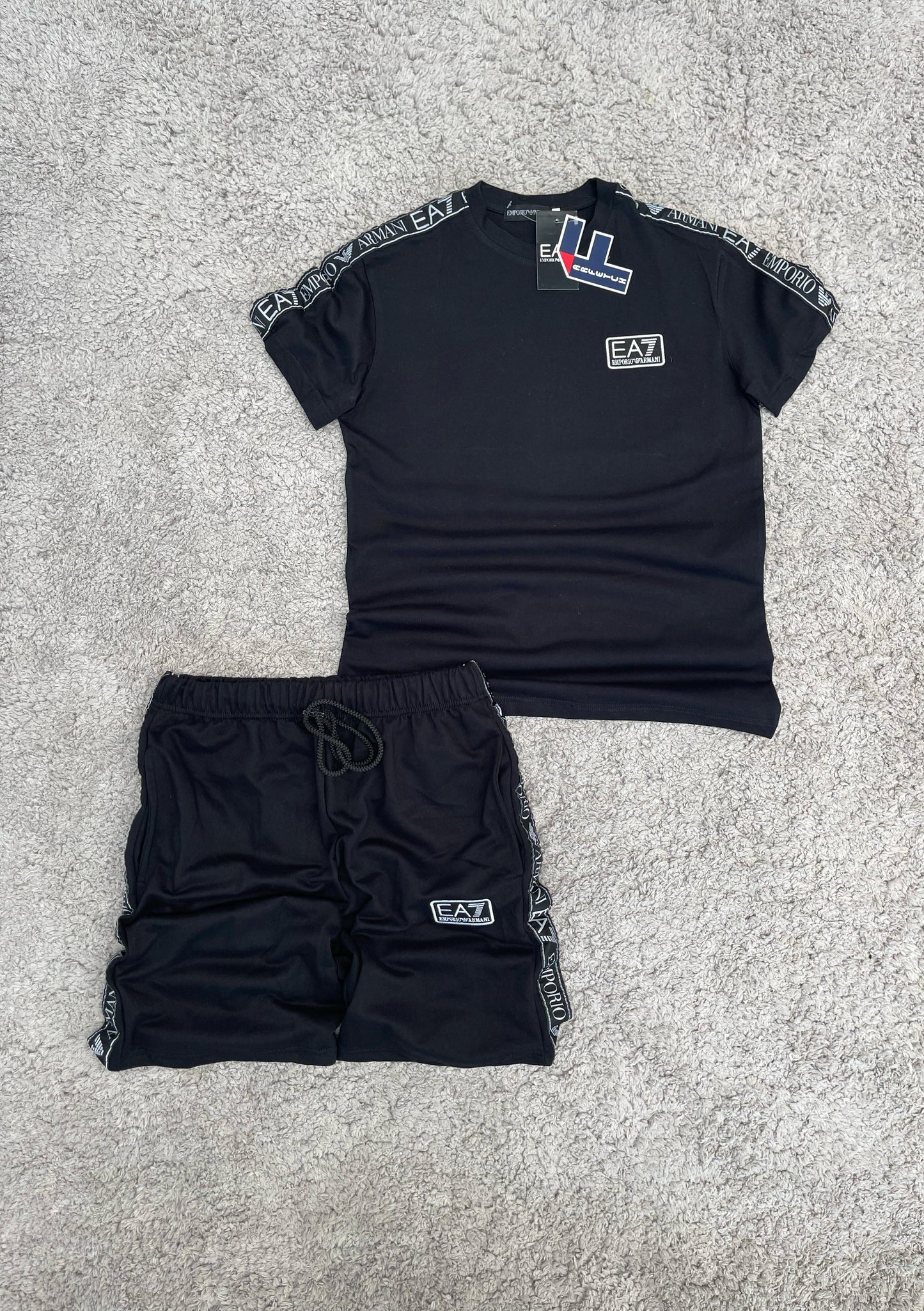 CONJUNTO ARMANI NEGRO LOGO BLANCO detalles grises