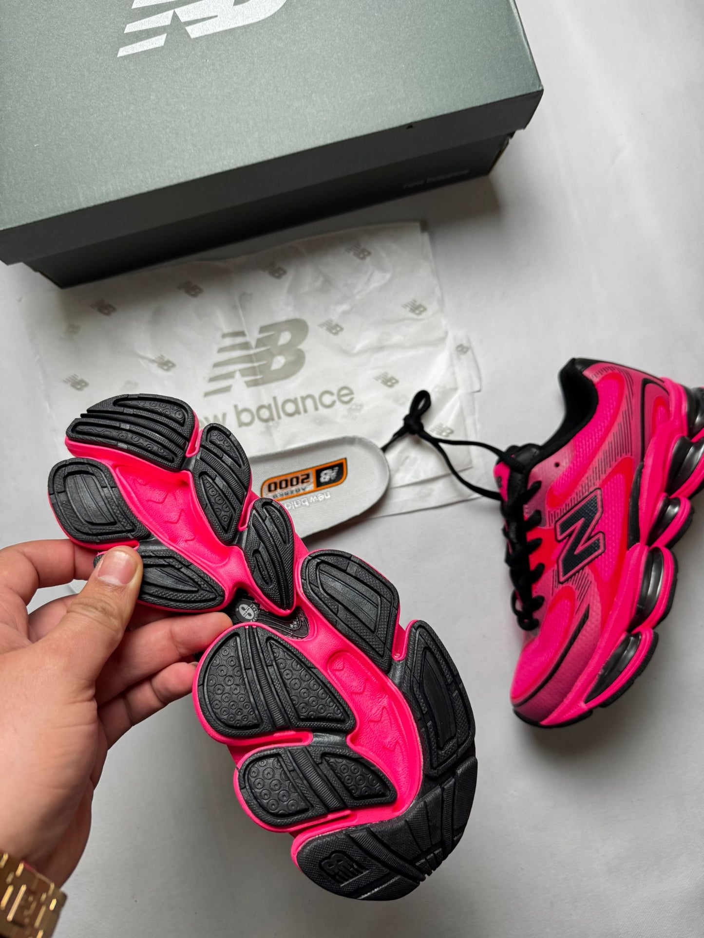 New Balance 2000 rosas detalles negros