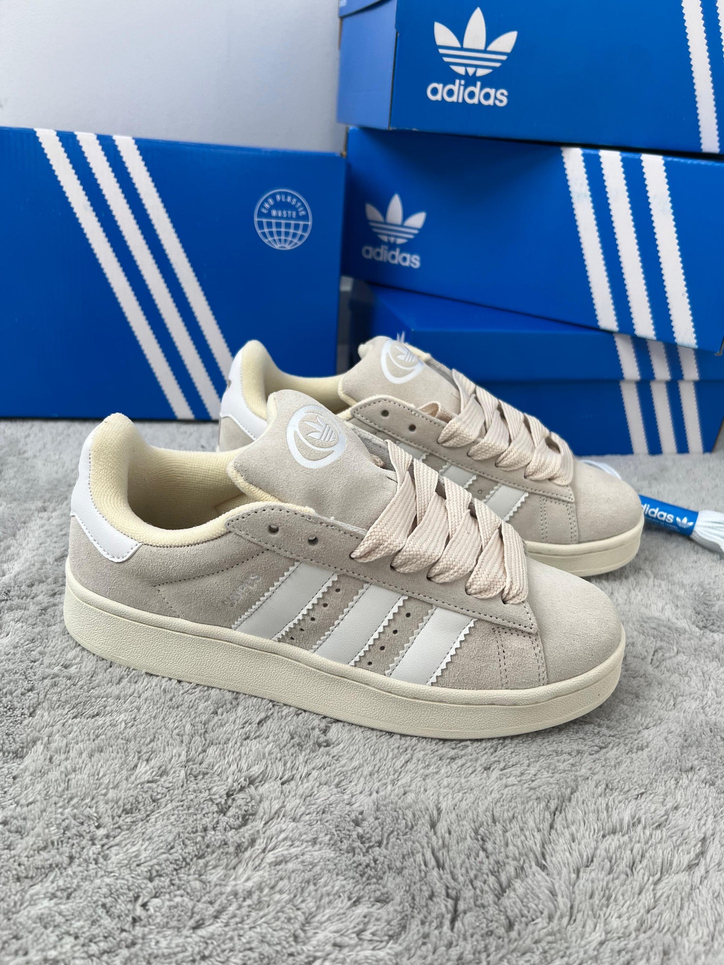 Adidas campus beige logo blanco