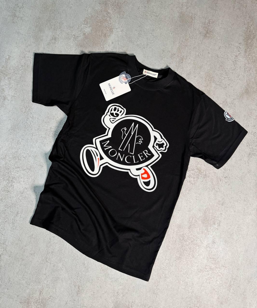 Camiseta Moncler negro logo blanco grande muñeco