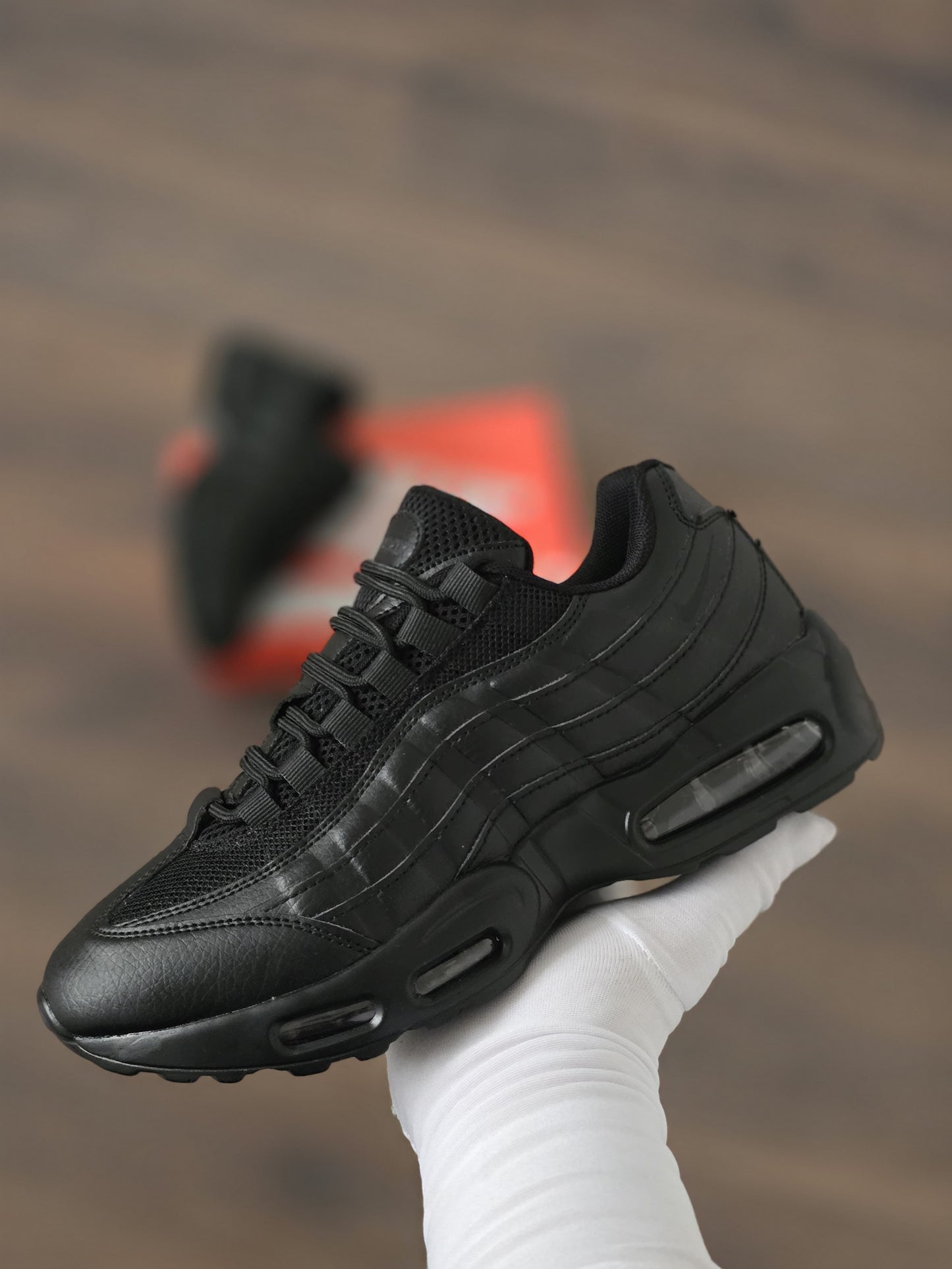 Air max 95 negra logo negro