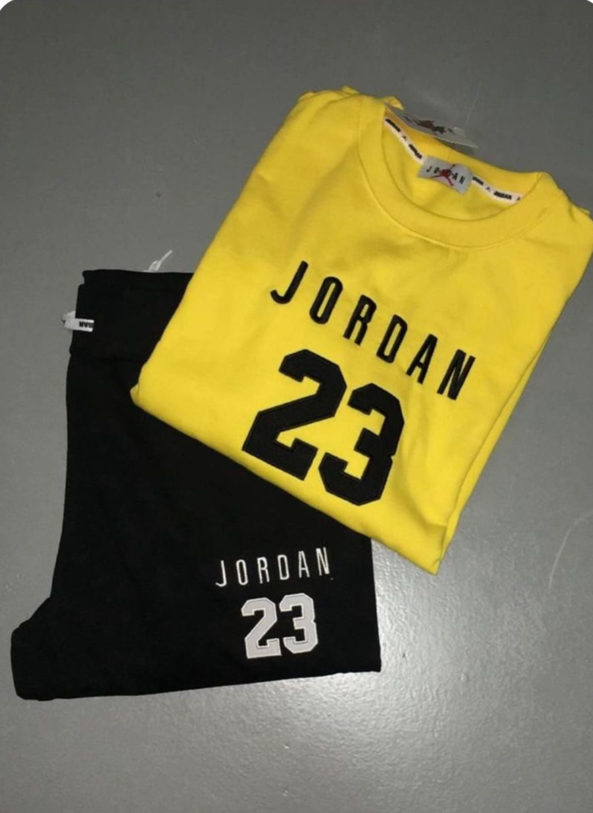 Chandal jordan amarillo logo negro