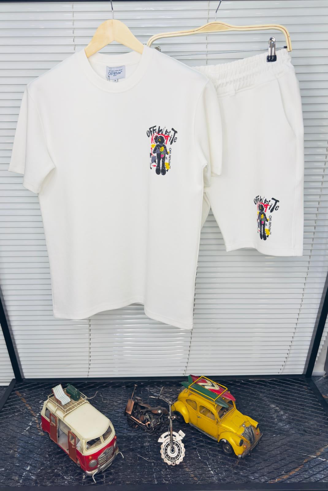 Conjunto OFF WHITE blanco detalles negros