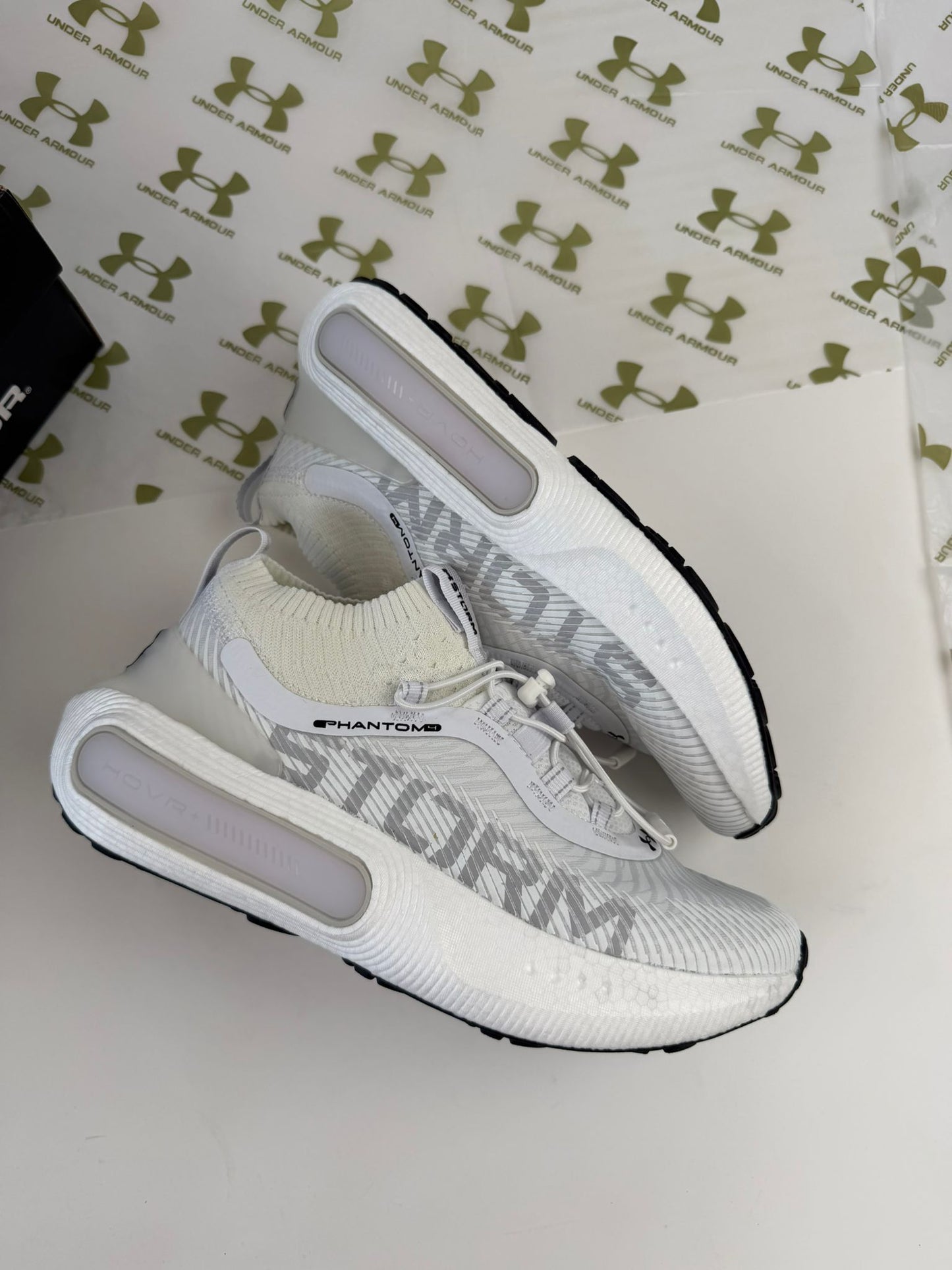 UNDER ARMOUR UA STORM blancos logo gris