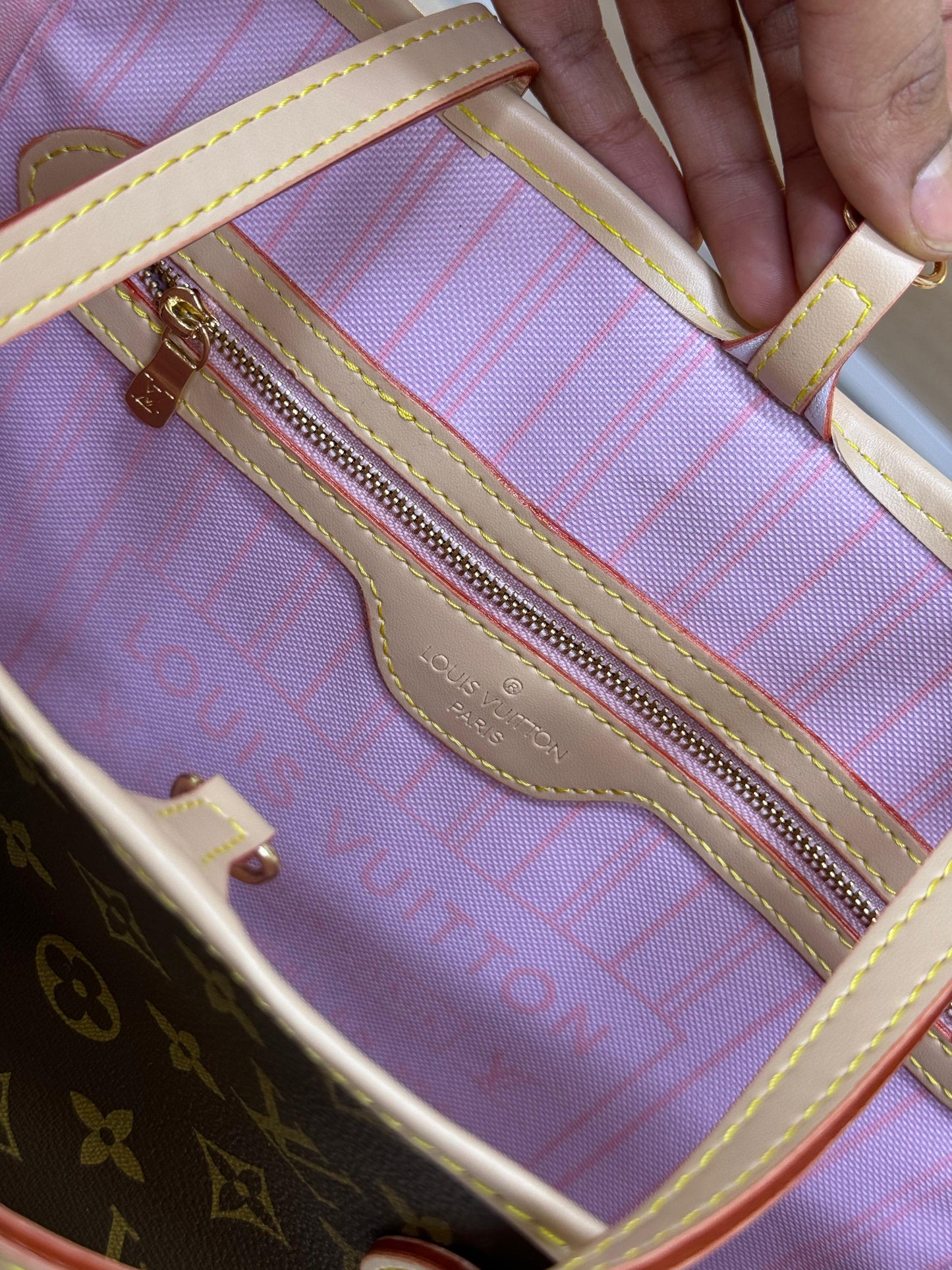 Bolso LV marron detalles morados