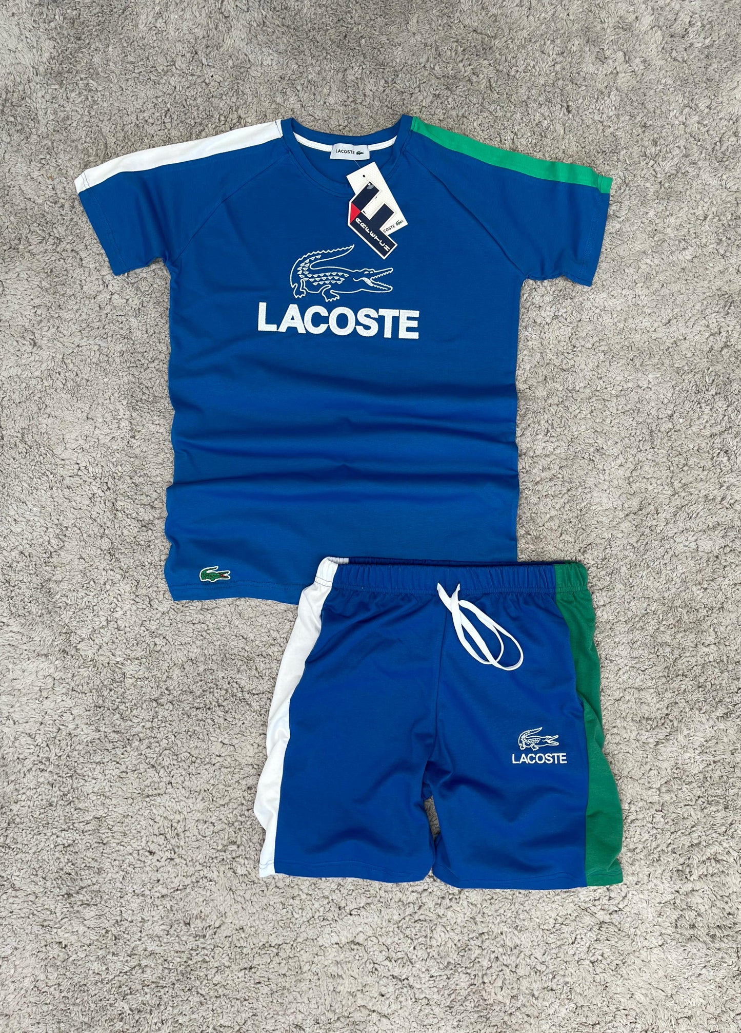 CONJUNTO LACOSTE azul logo blanco detalles verdes