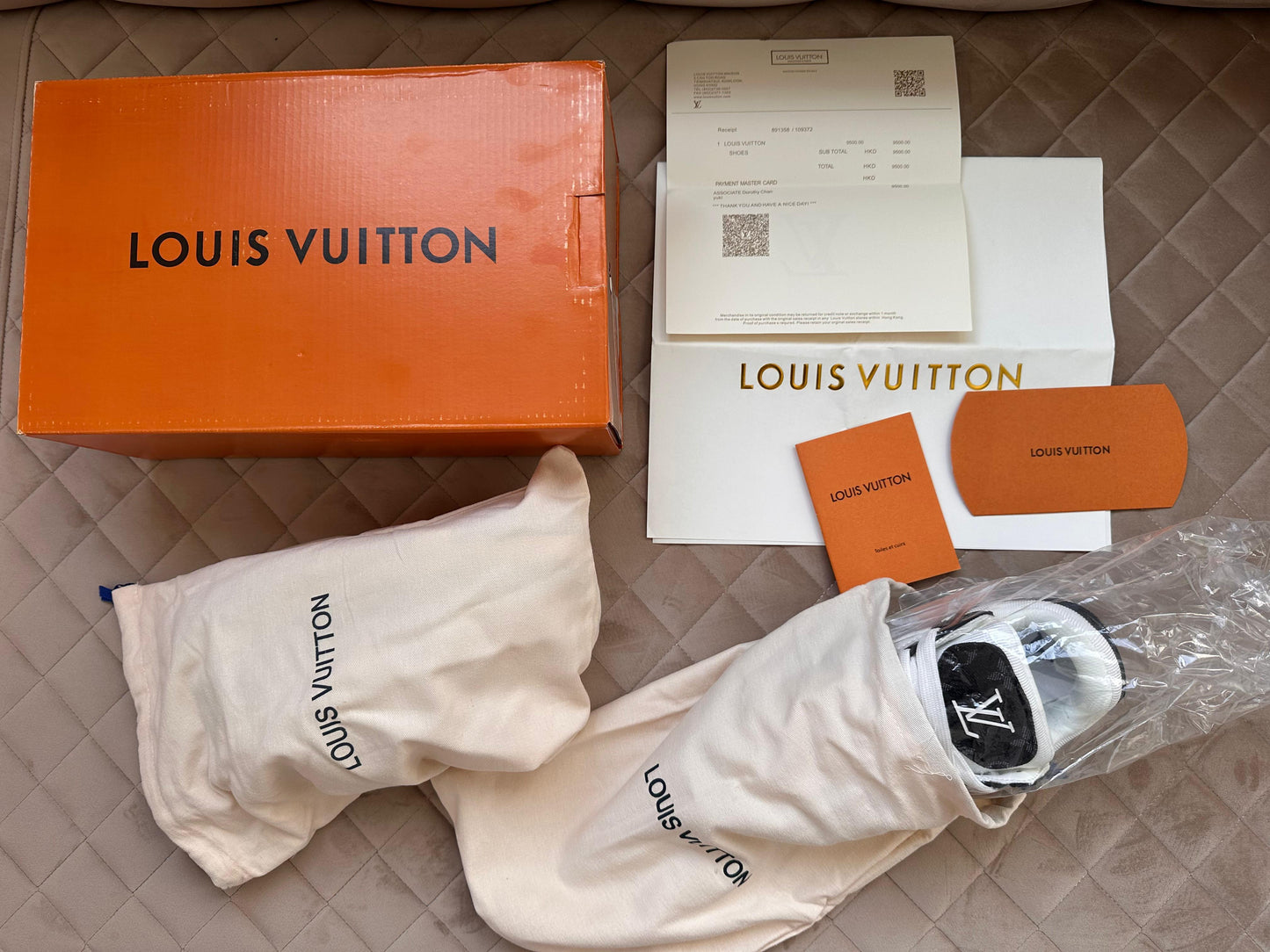 LV TRAINER NEGRAS Y BLANCAS