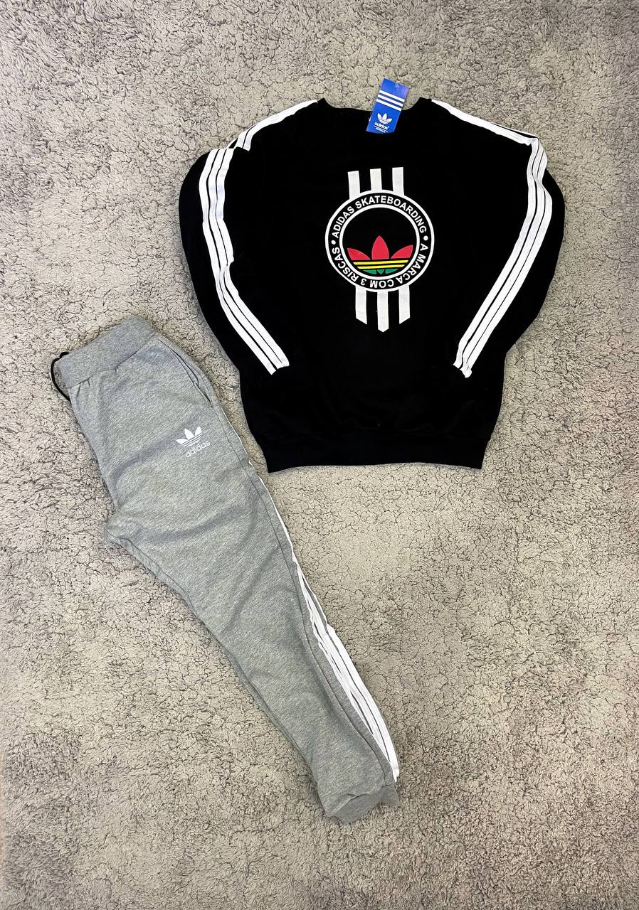 CHANDAL ADIDAS NEGRO LOGO EN MEDIO DETALLES BLANCOS