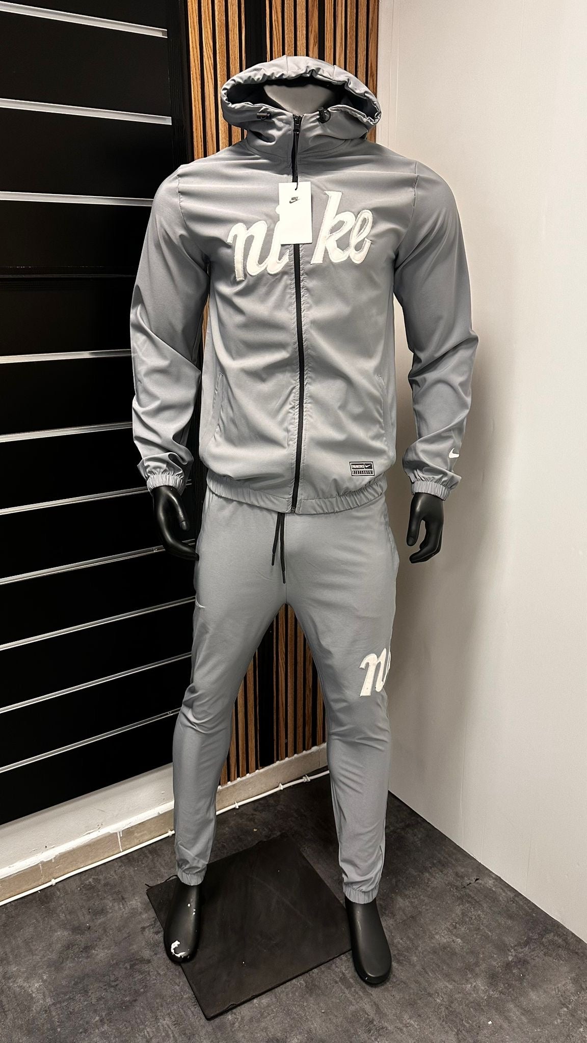 Chandal nike gris logo blanco