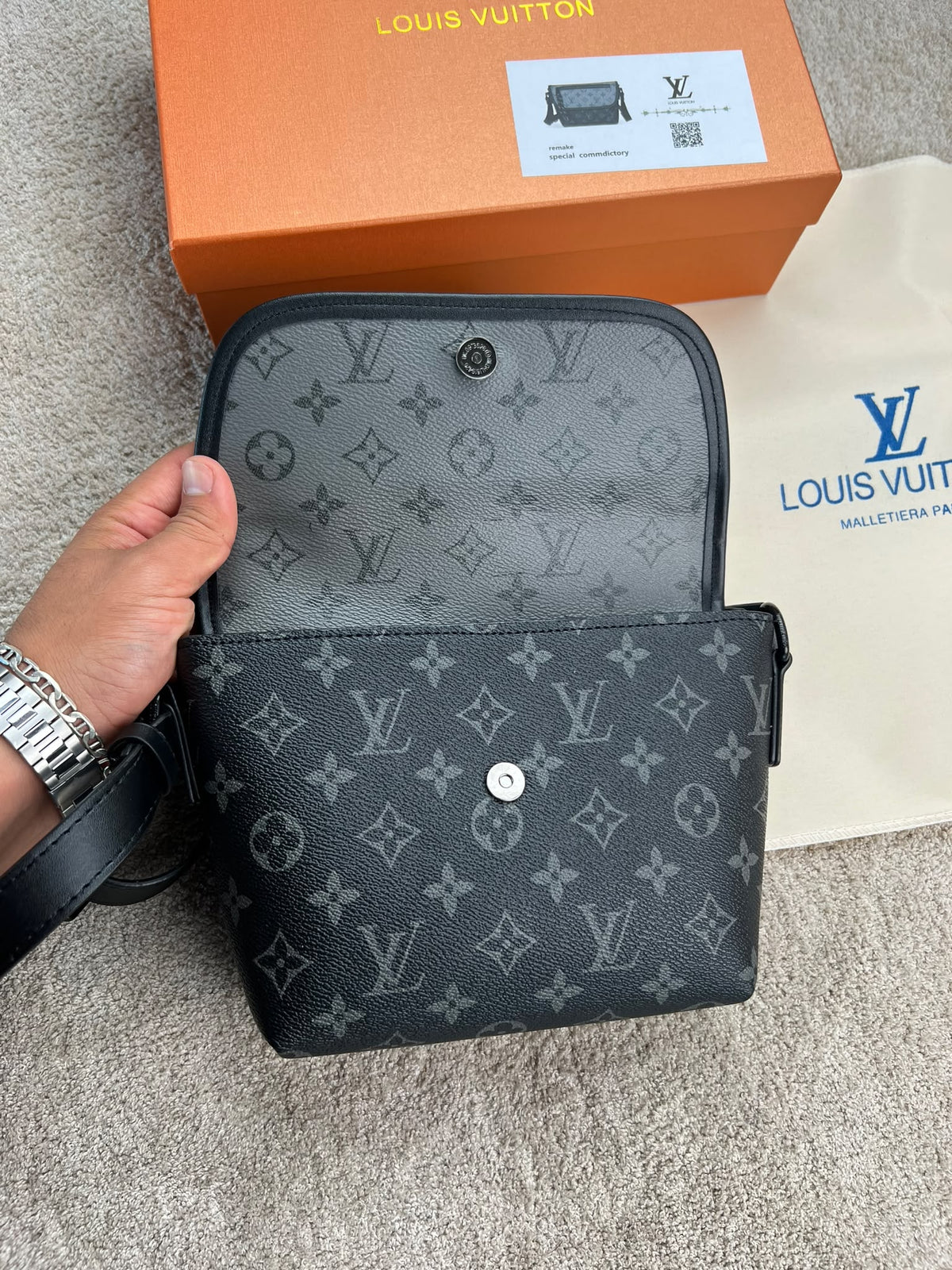 Bandolera LV negras y gris