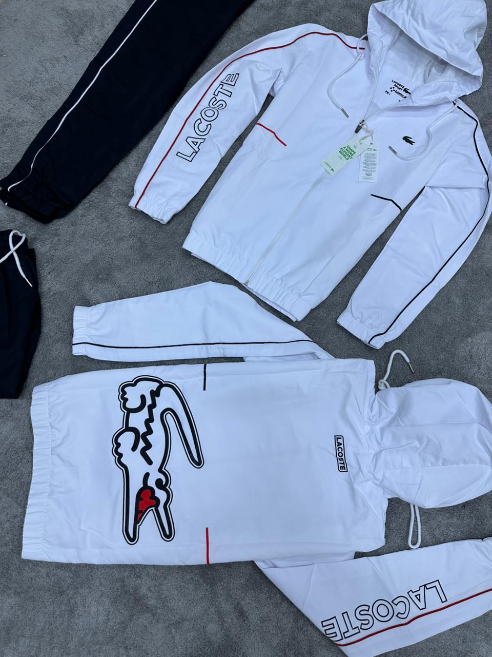 Chandal LACOSTE blanca logo verde logo grande en espald