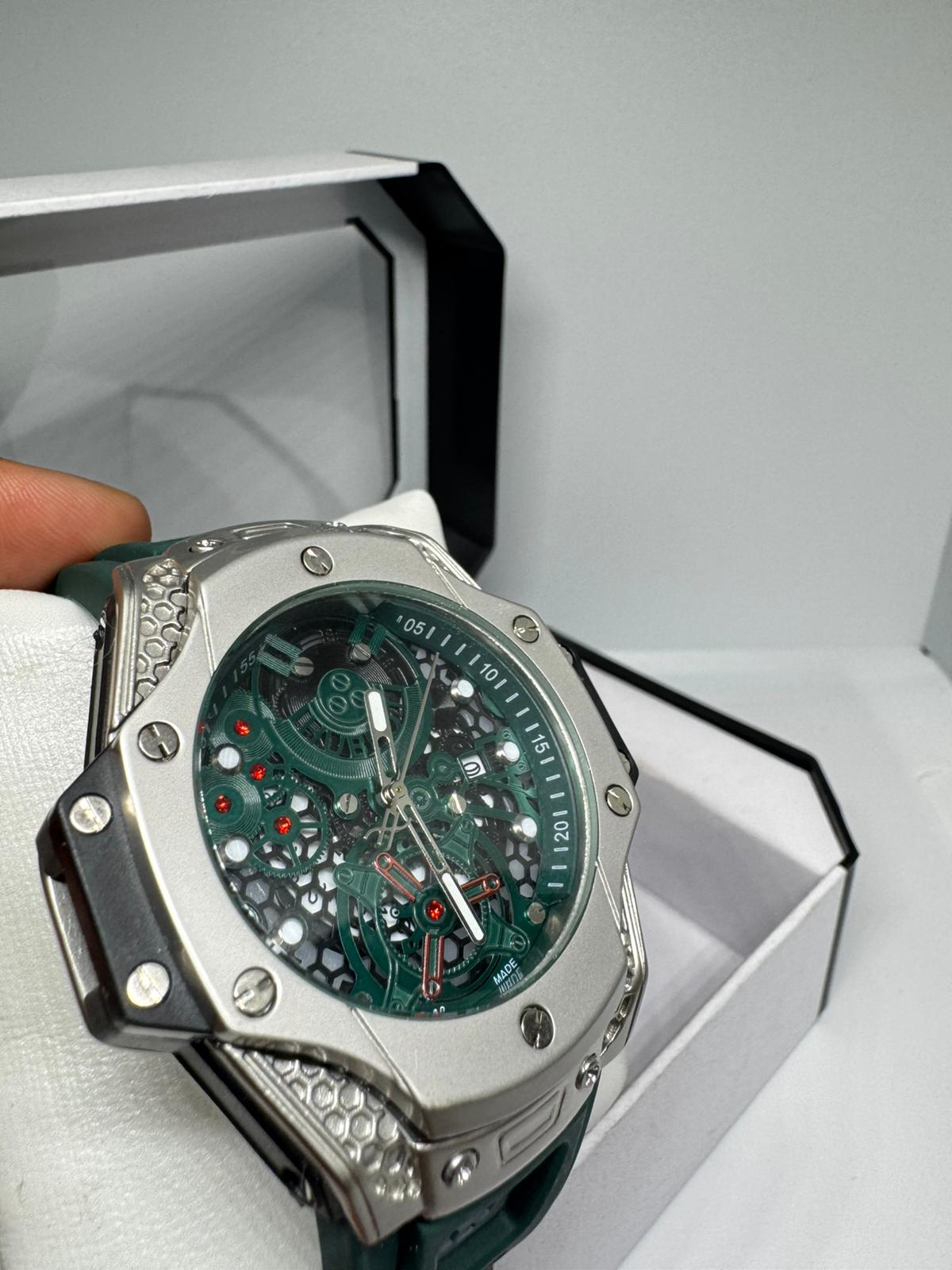RELOJ HUBLOT NEGRO Y PLATEADO CORREA VERDE