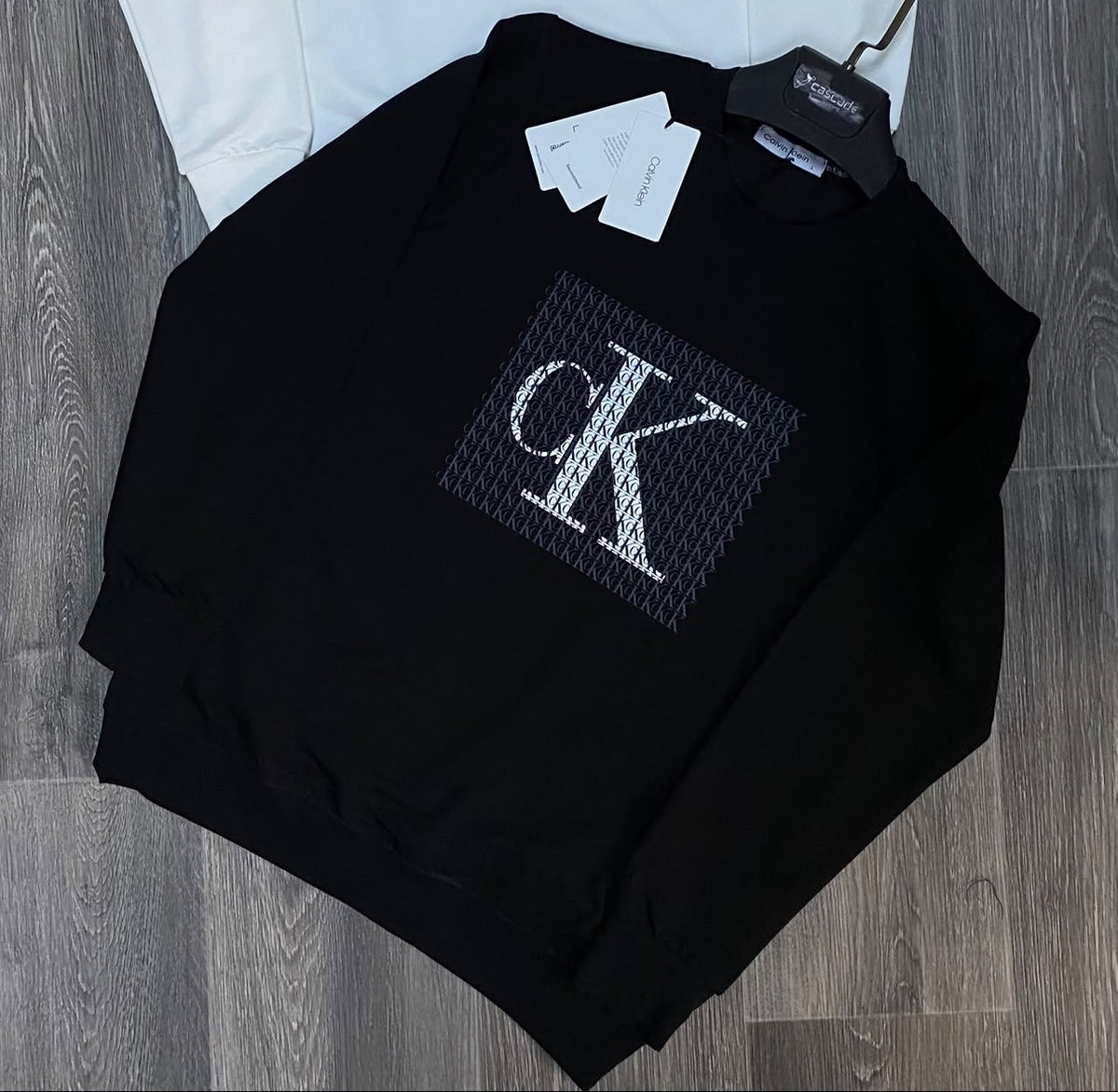 Sudadera Calvin Klein negro logo grande blanco