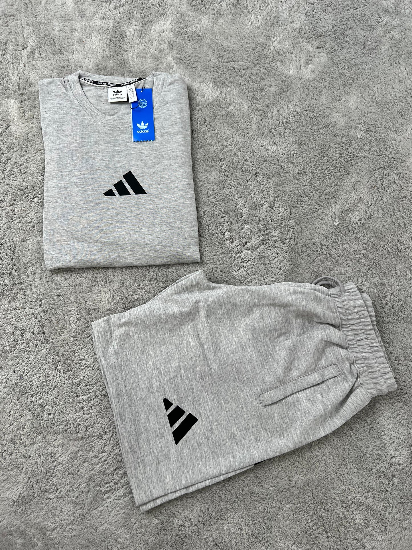Conjunto corto adidas gris logo negro