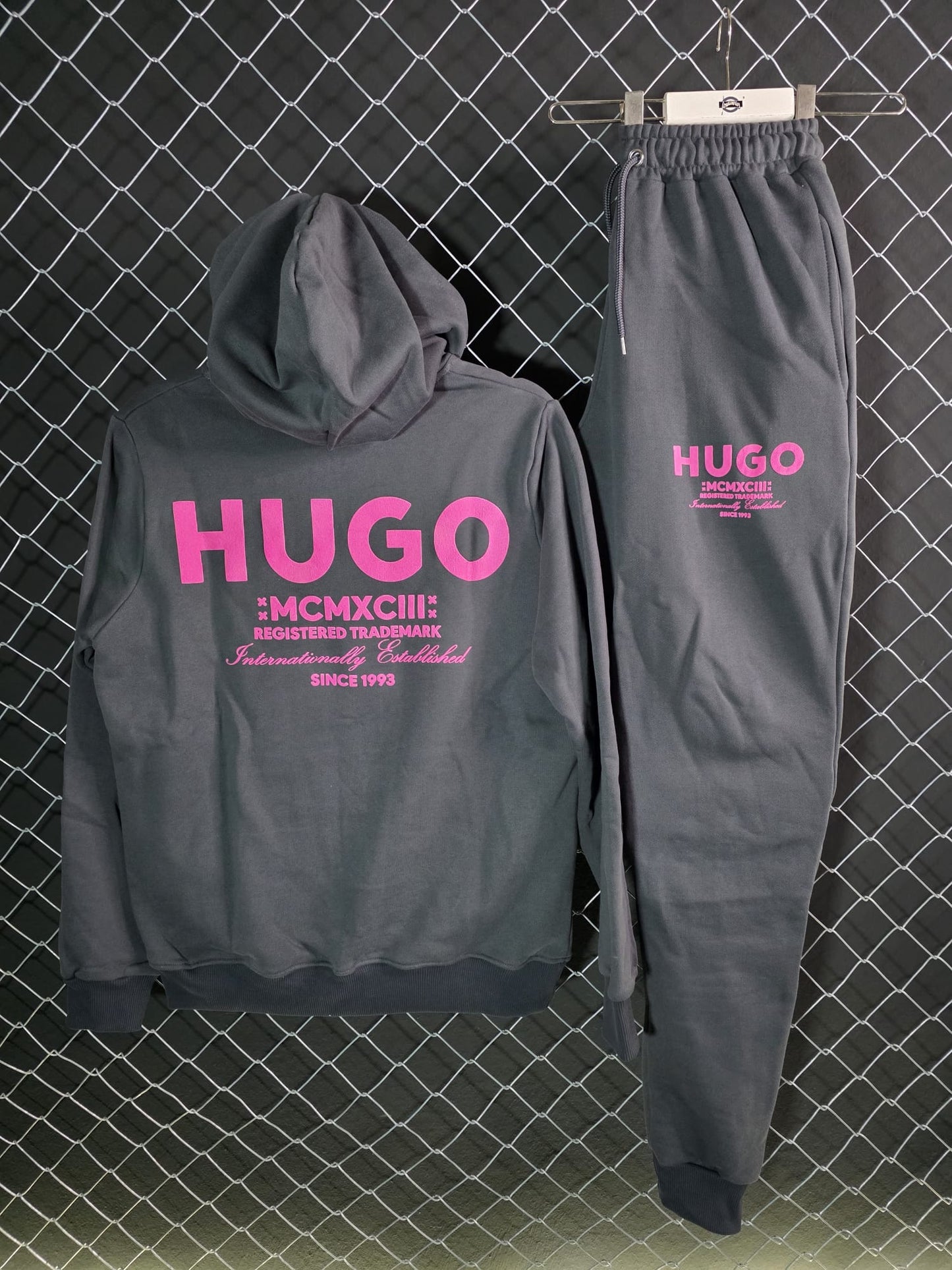 Chandal HUGO BOSS negro logo rosa
