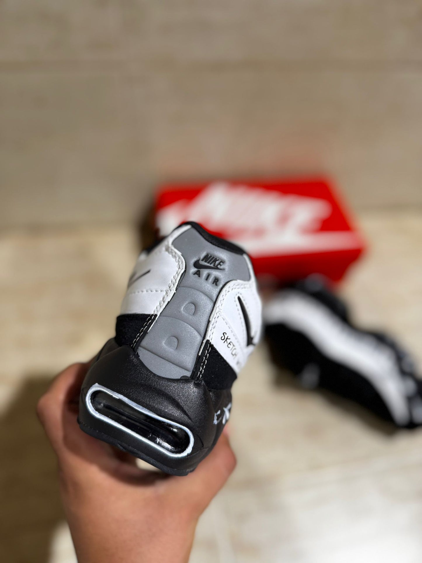 Air max 95 blancas detalles grises y negro