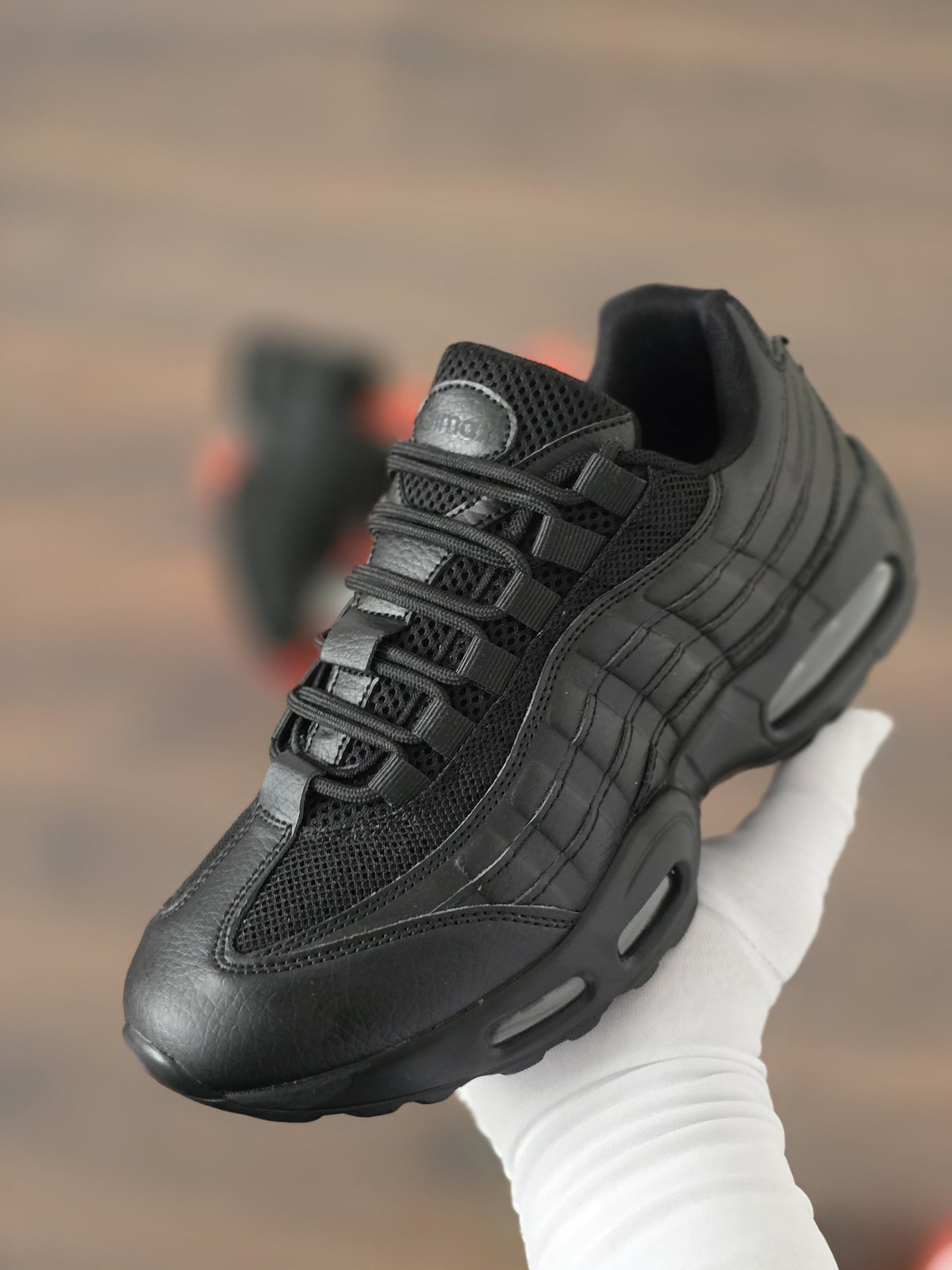 Air max 95 negra logo negro