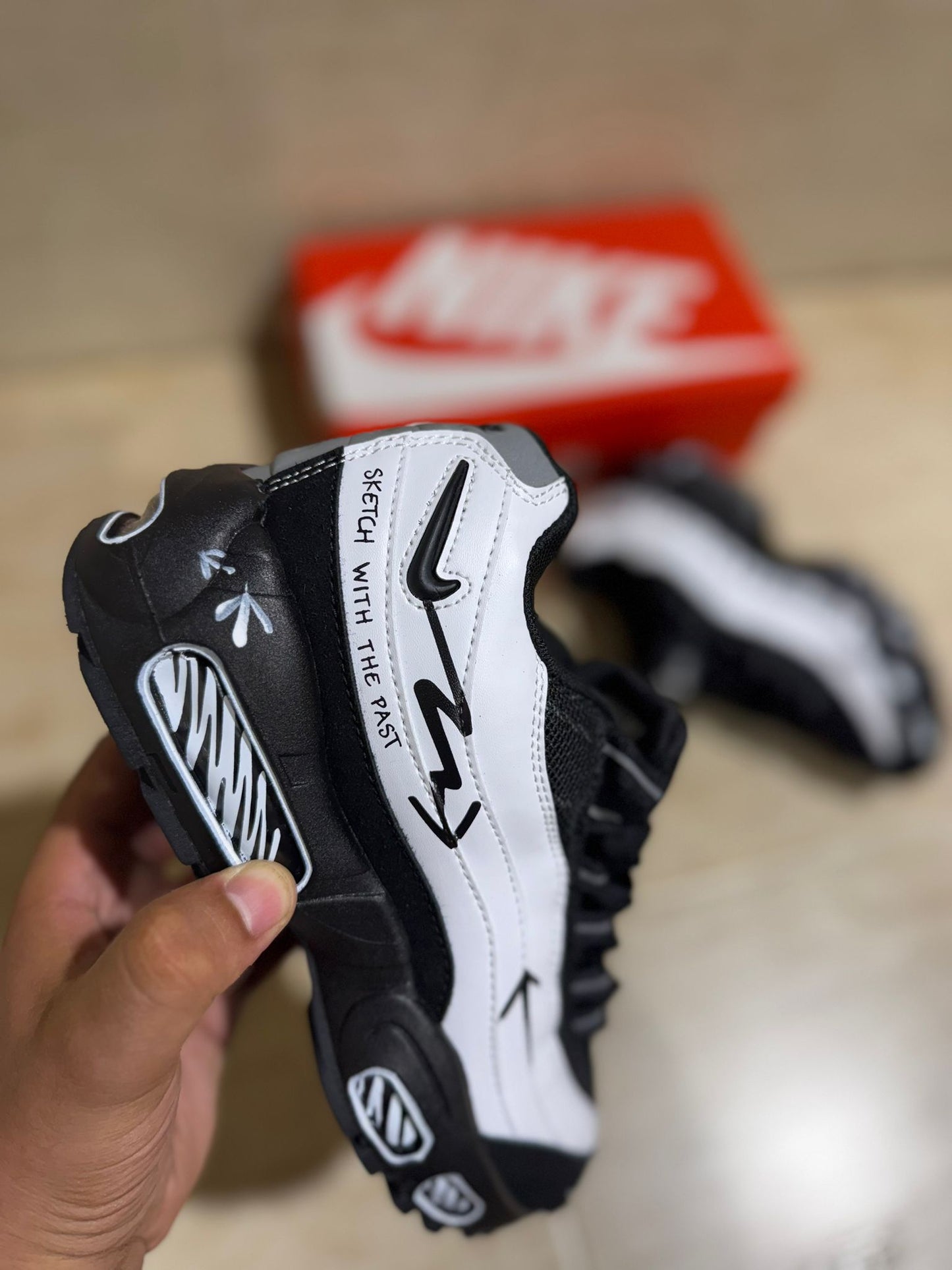 Air max 95 blancas detalles grises y negro