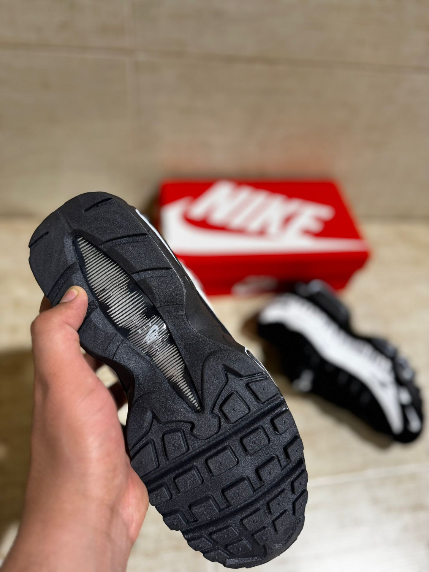 Air max 95 blancas detalles grises y negro