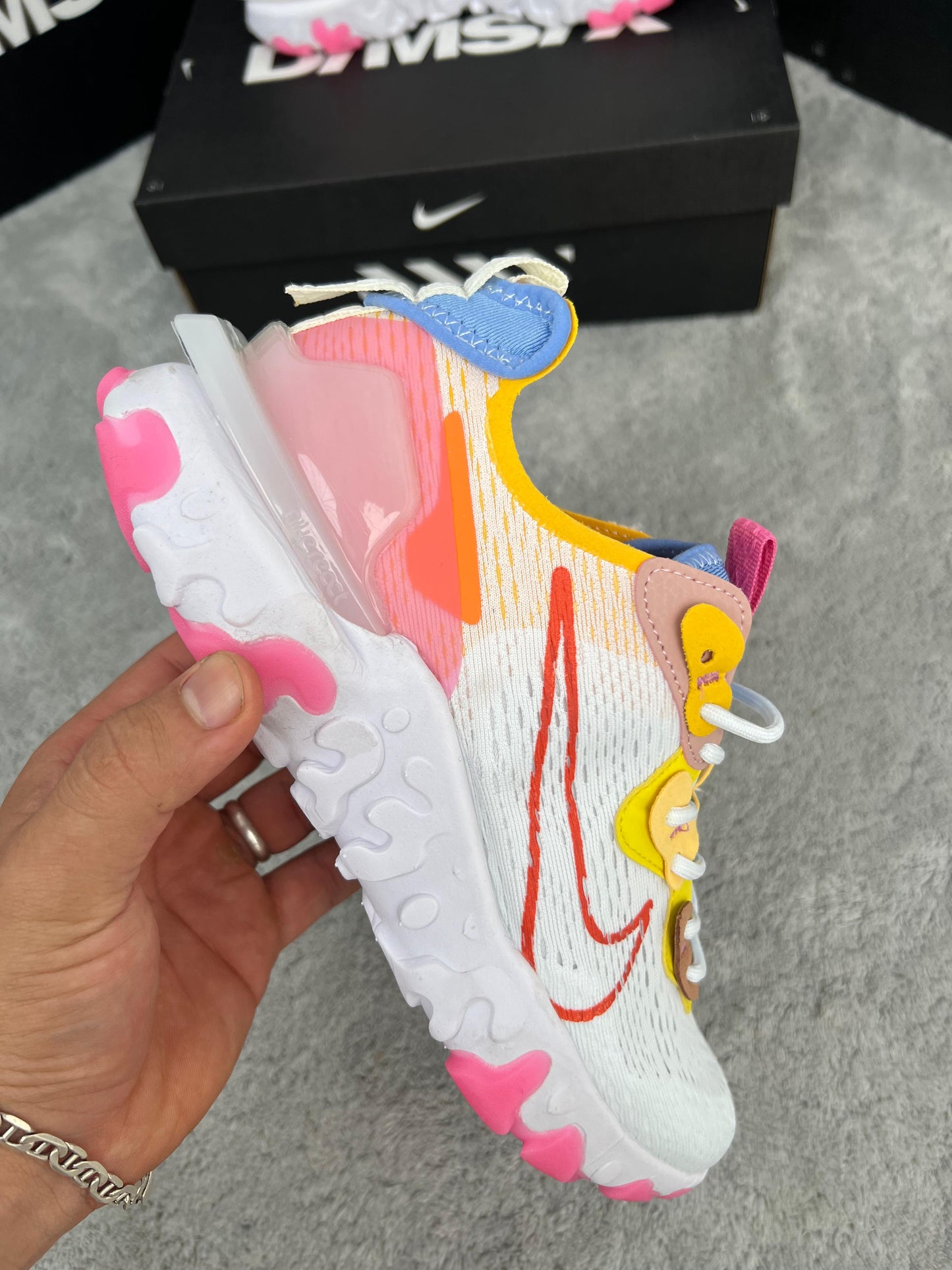Nike react vision blancas detalles rosas