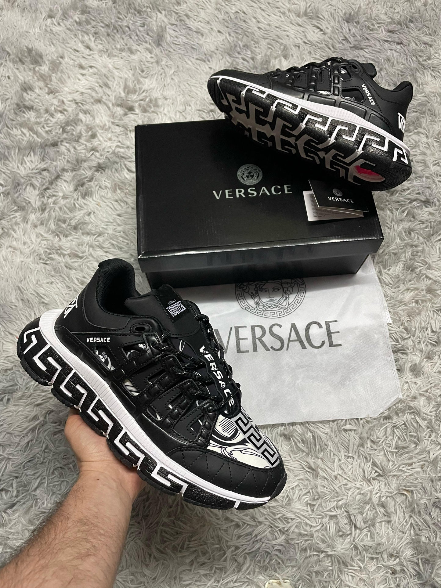 Versace chain negras detalles blancos