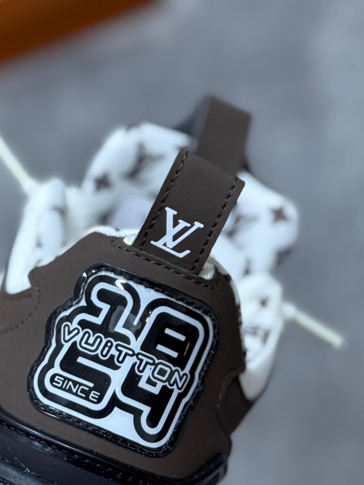 Louis vuitton SKATE 2025 blancas y marron detalles negros