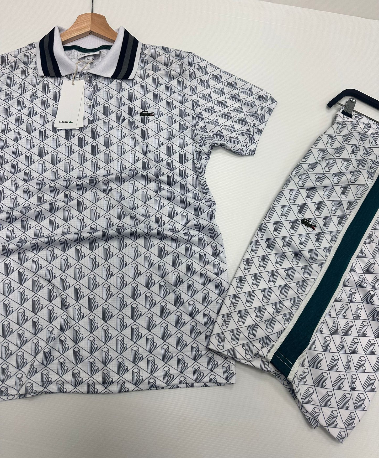 Conjunto lacoste blanco y gris logo verde